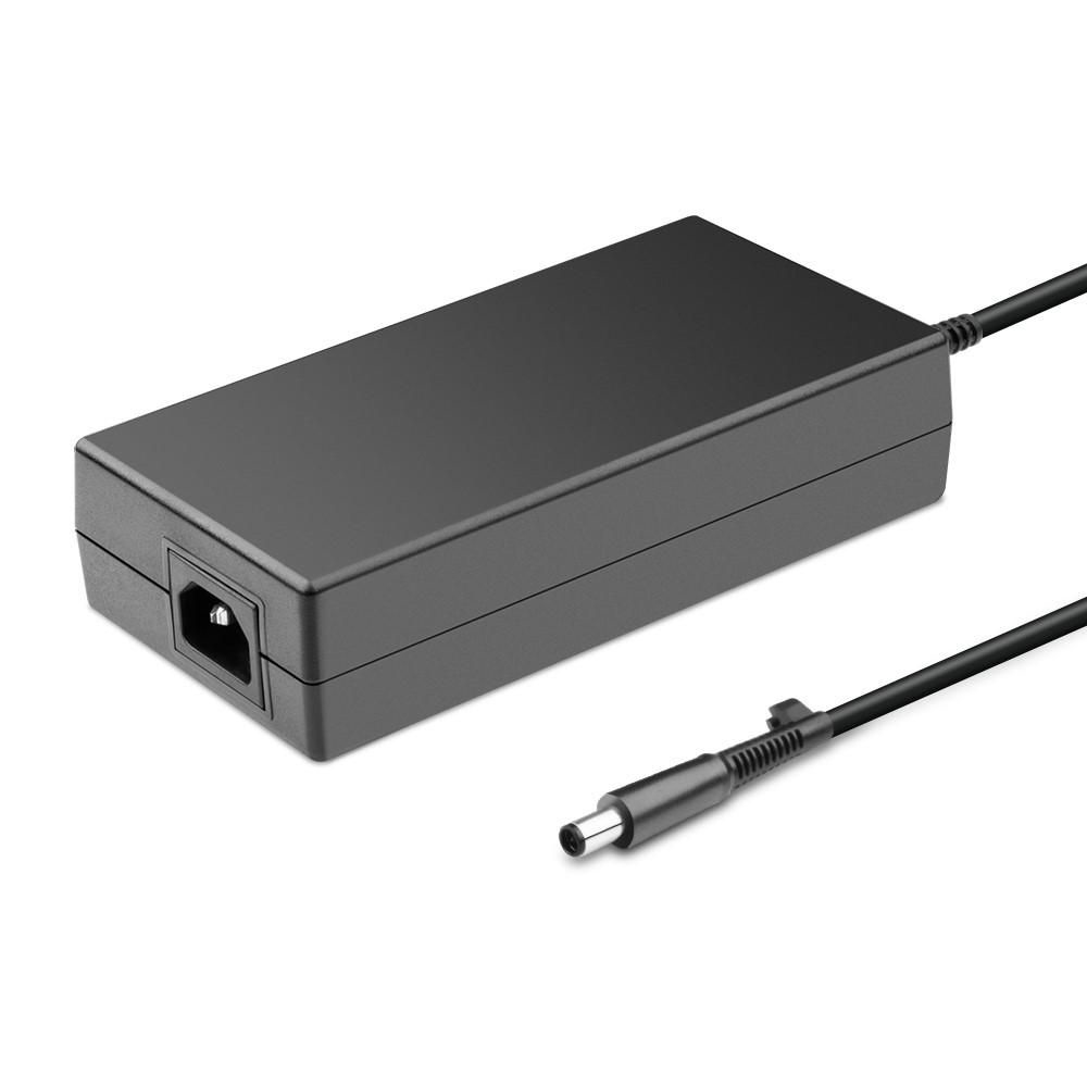 Adattatore di alimentazione per laptop nero, con ingresso di alimentazione e un piccolo connettore. Sfondo bianco.