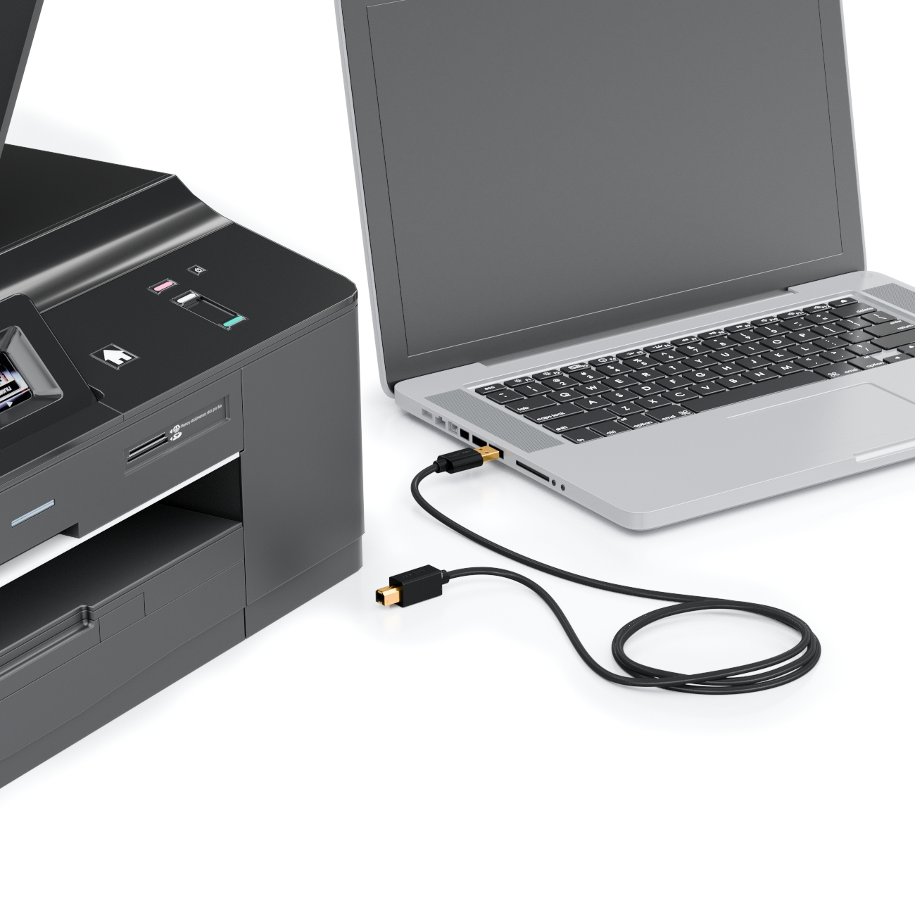 Ein Drucker ist über ein schwarzes Kabel mit einem Laptop verbunden.