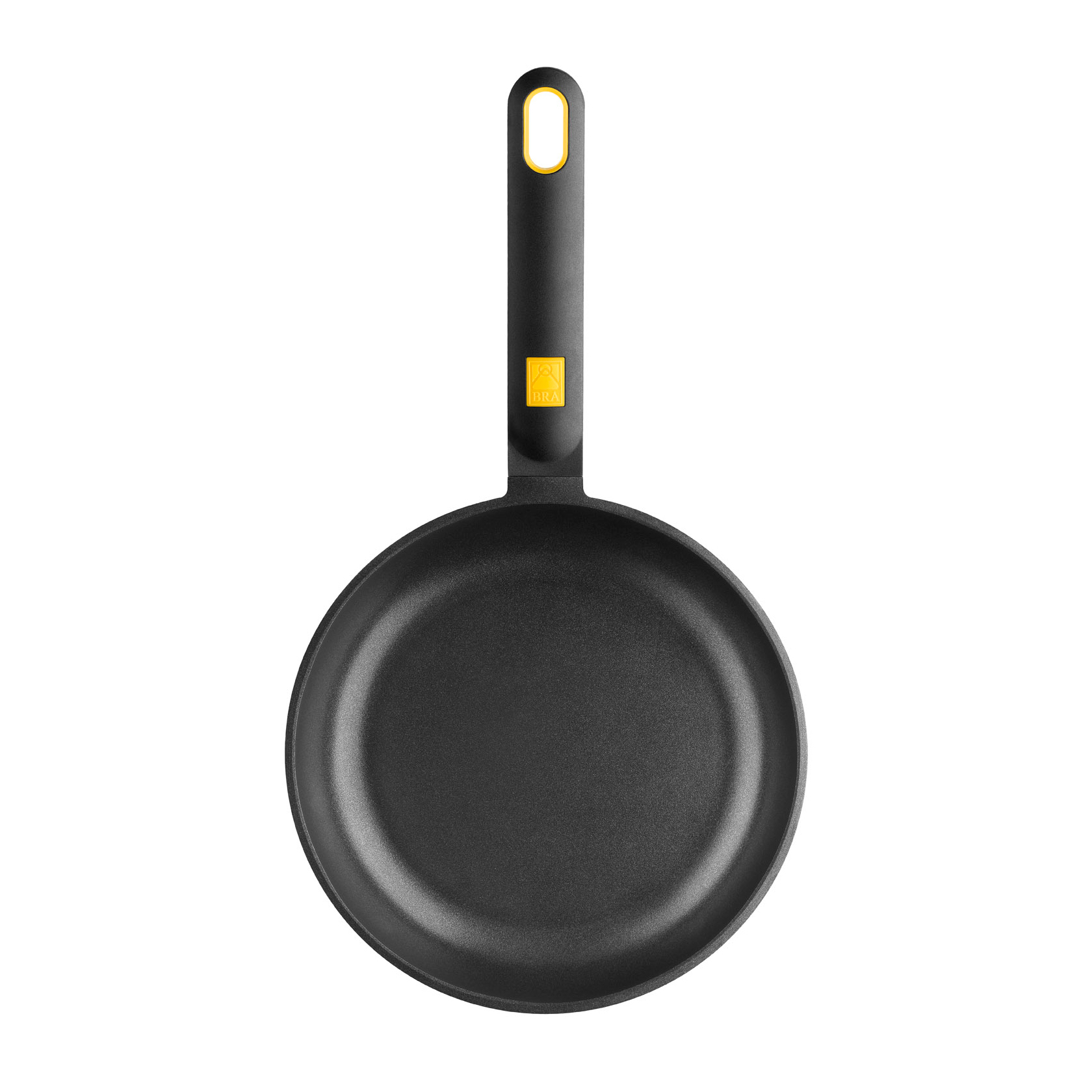 Una sartén negra con mango amarillo. La sartén está vacía y limpia.