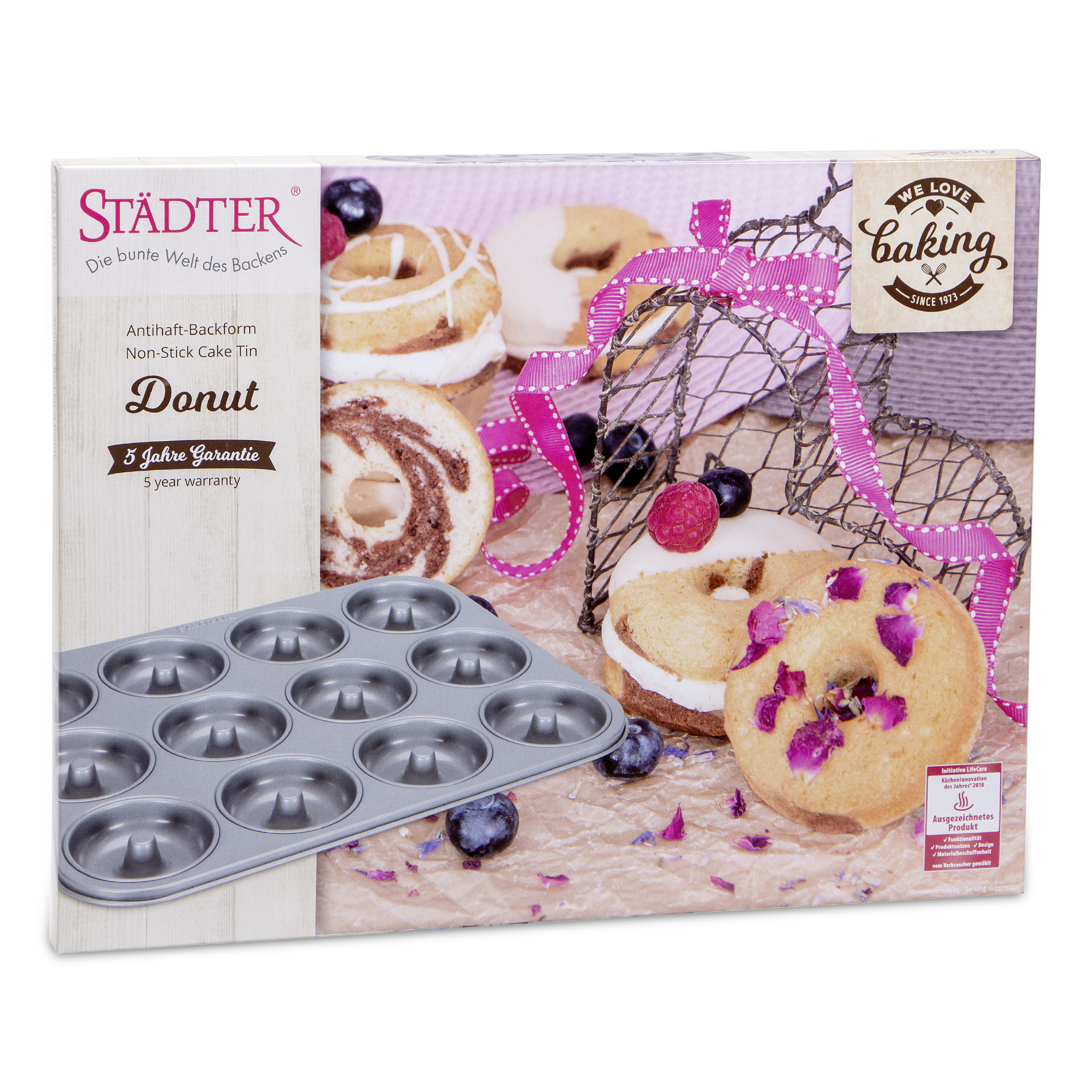 Eine Schachtel mit Donut-Backform und Donuts auf weißem Hintergrund.