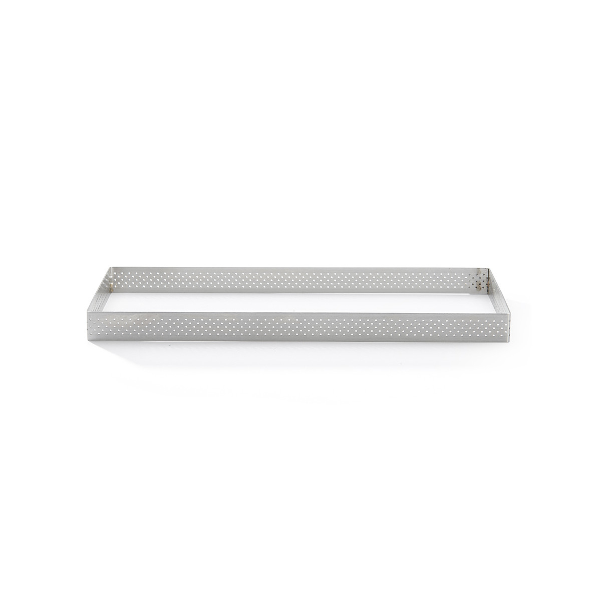 Rechteckiger silberner Backring. Perforierte Seiten, leerer Innenraum.