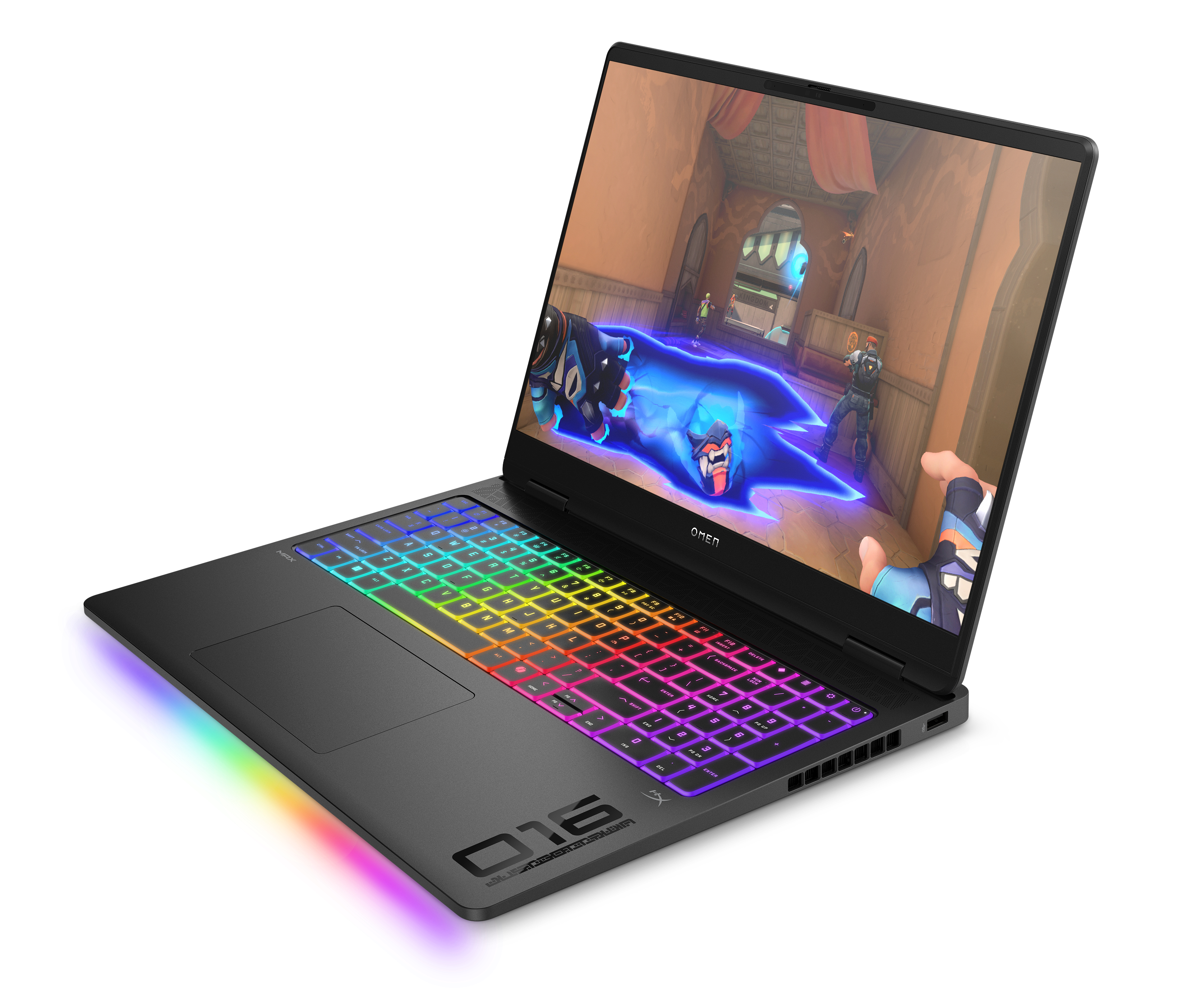 Zwarte Omen laptop open, schuin, toetsenbord verlicht met kleuren, game-scene op scherm.