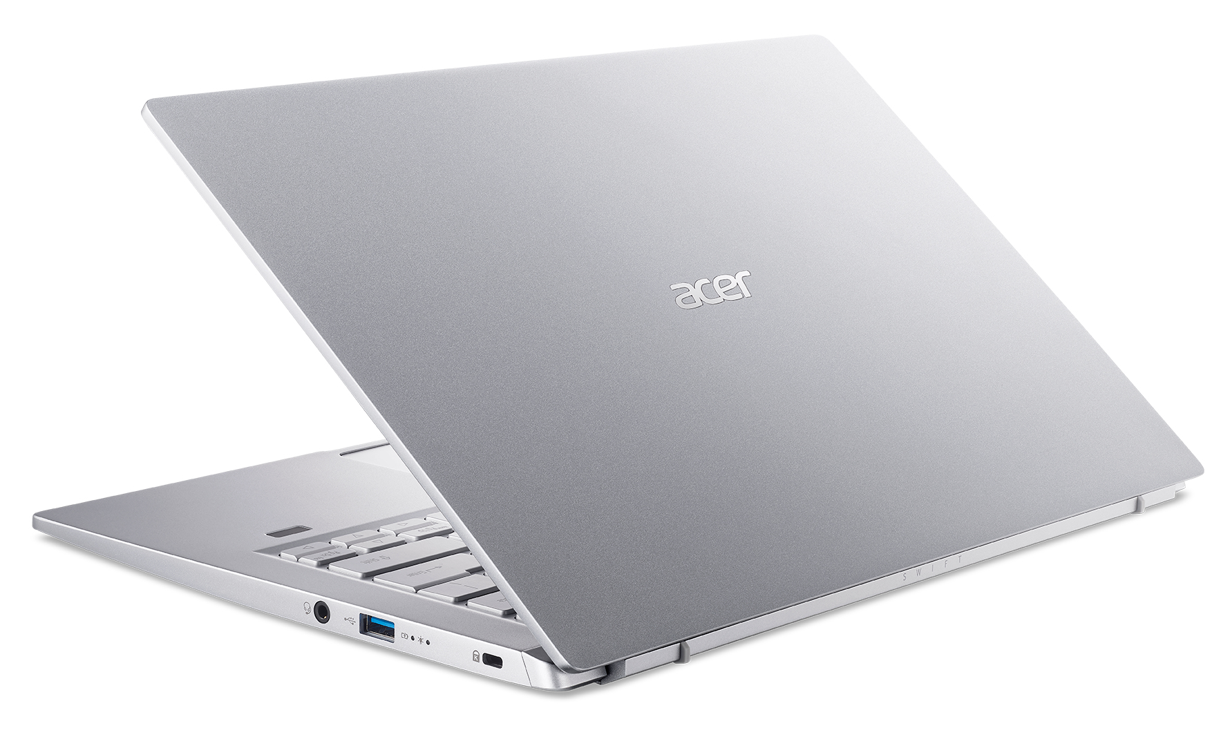 Zilveren Acer-laptop, gesloten, achteraanzicht. Acer-logo zichtbaar. Witte achtergrond.