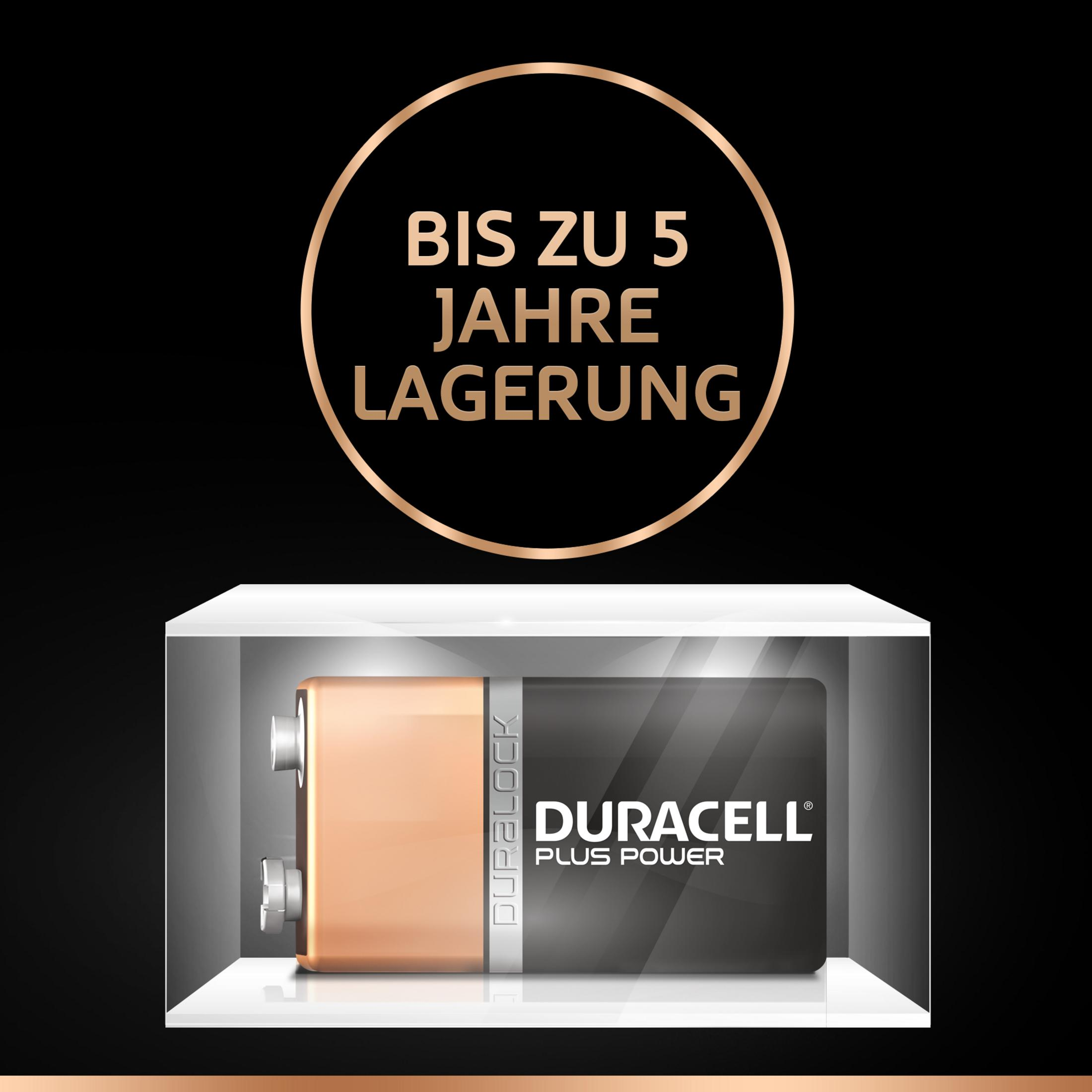 Bateria Duracell Plus Power w przezroczystej gablocie, z tekstem wskazującym do 5 lat przechowywania.