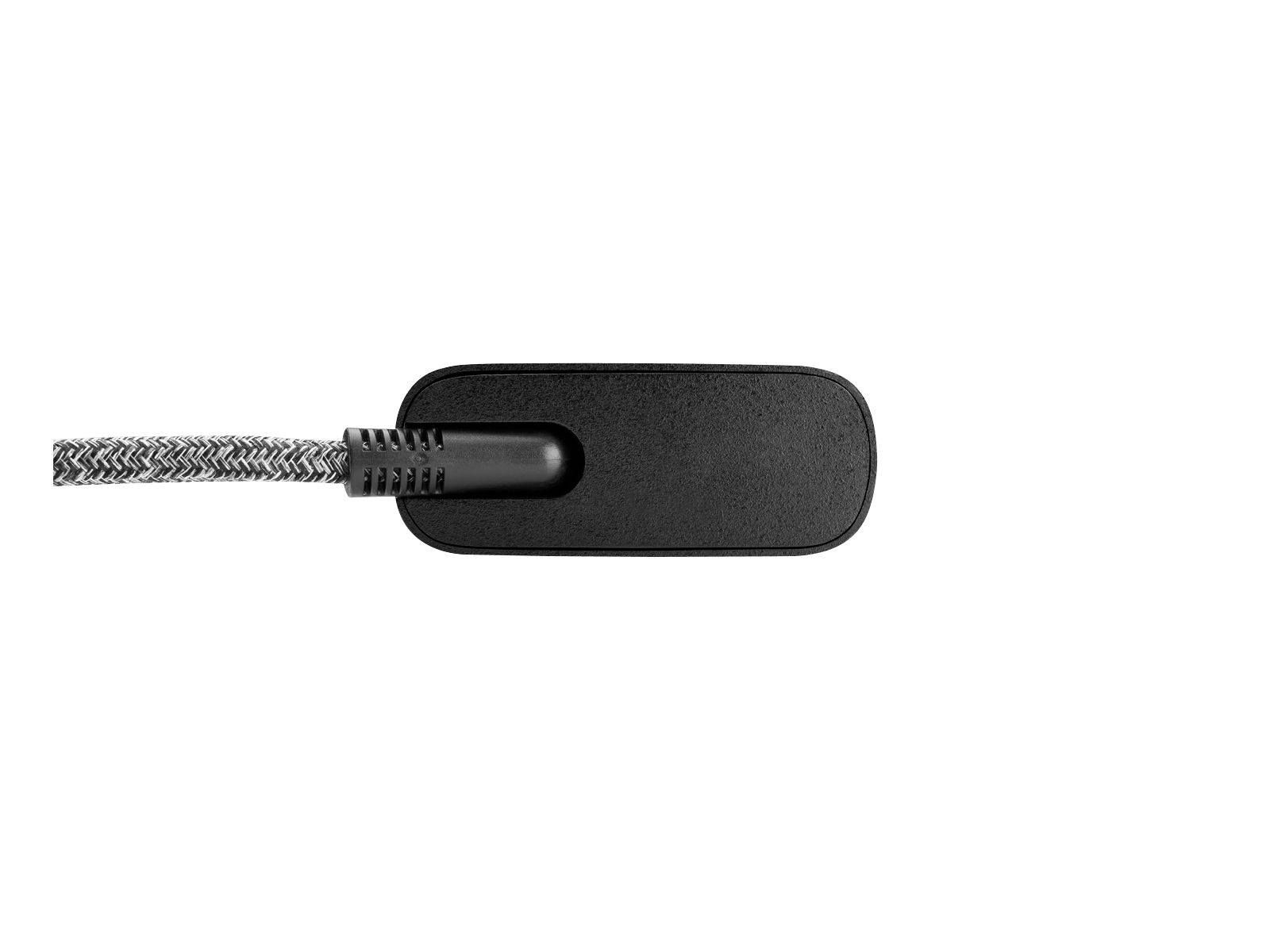 Kablolu siyah dikdörtgen bir cihaz, muhtemelen bir güç adaptörü veya USB hub'ı.