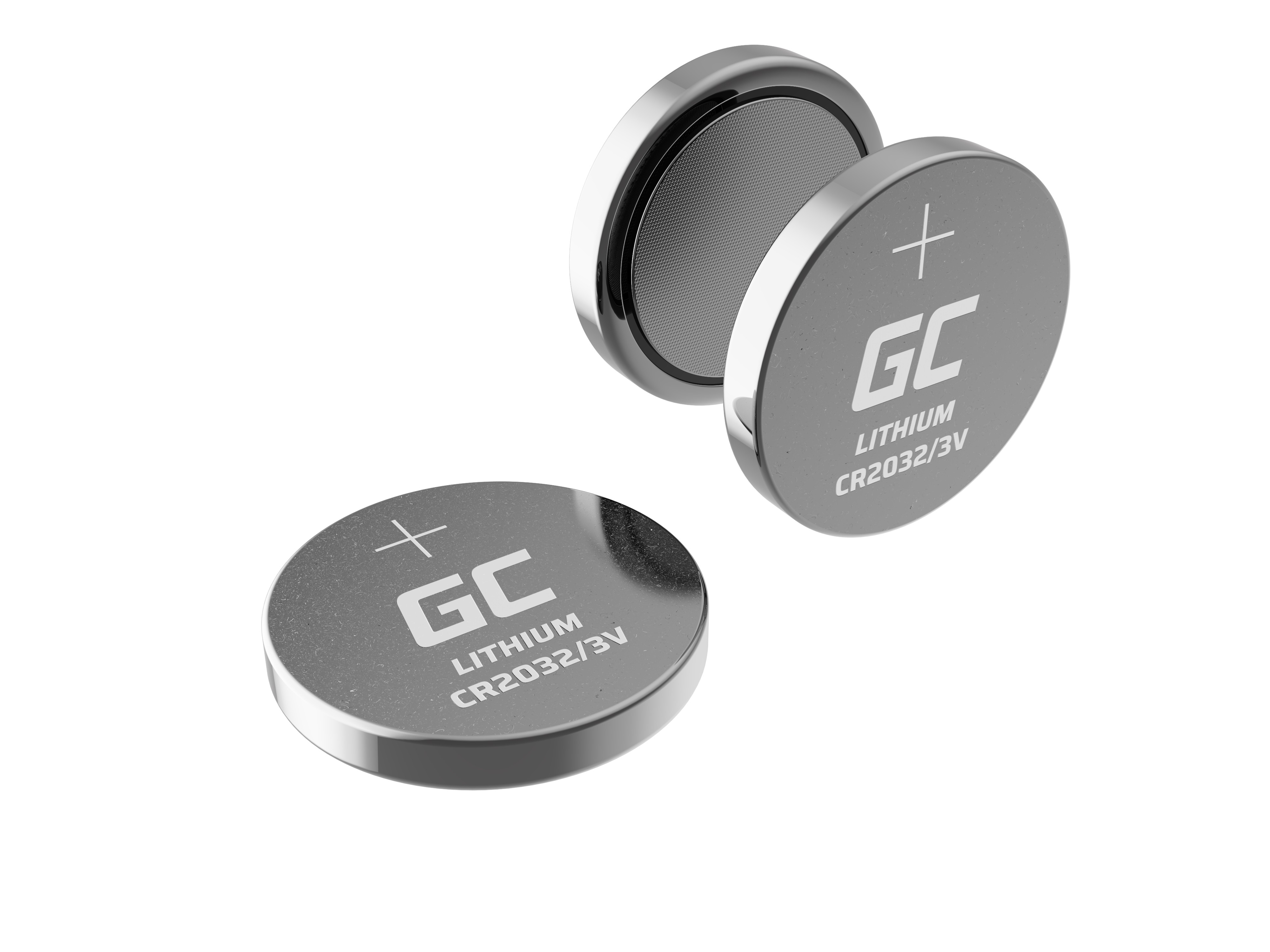 Trzy srebrne baterie litowe GC CR2032/3V na białej powierzchni. Dwie pionowo, jedna płasko.