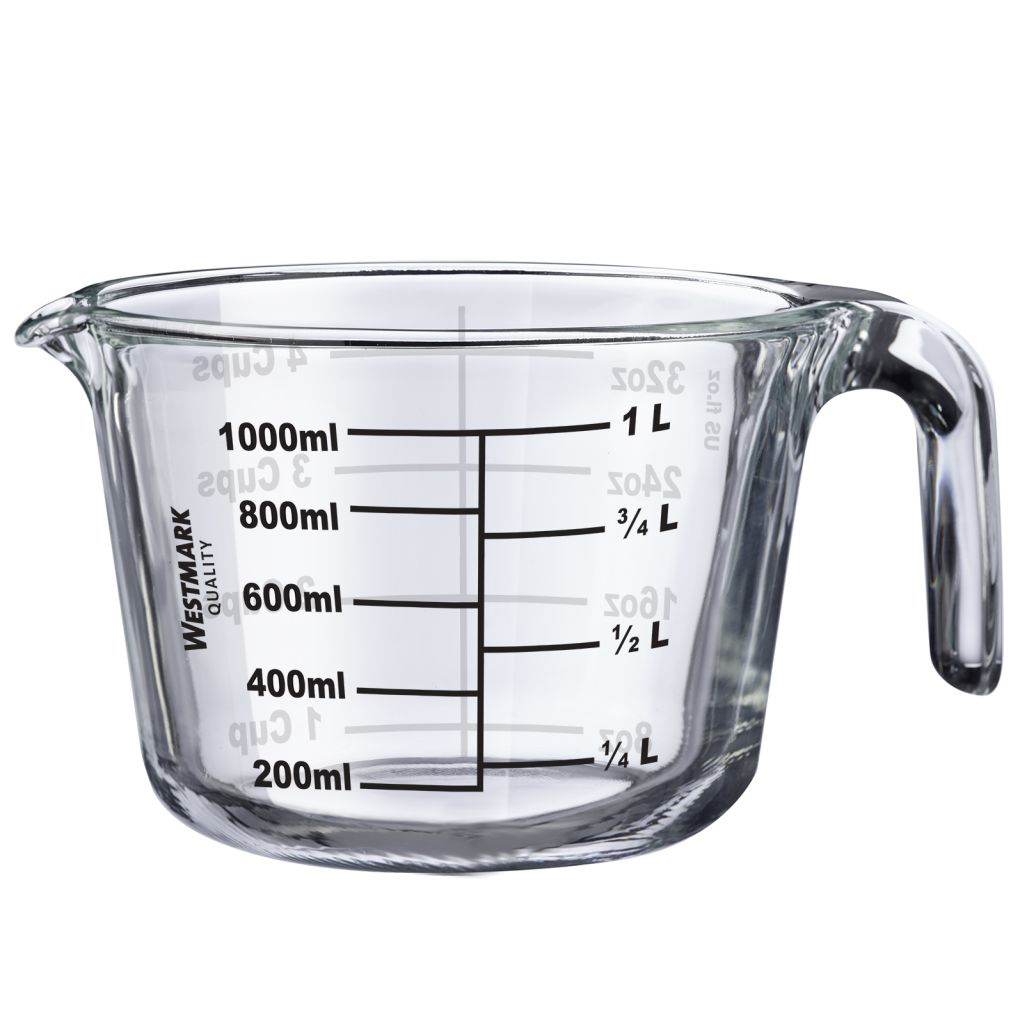 Klarer Glasmessbecher mit schwarzen Markierungen. Kapazitätsmarkierungen sichtbar.