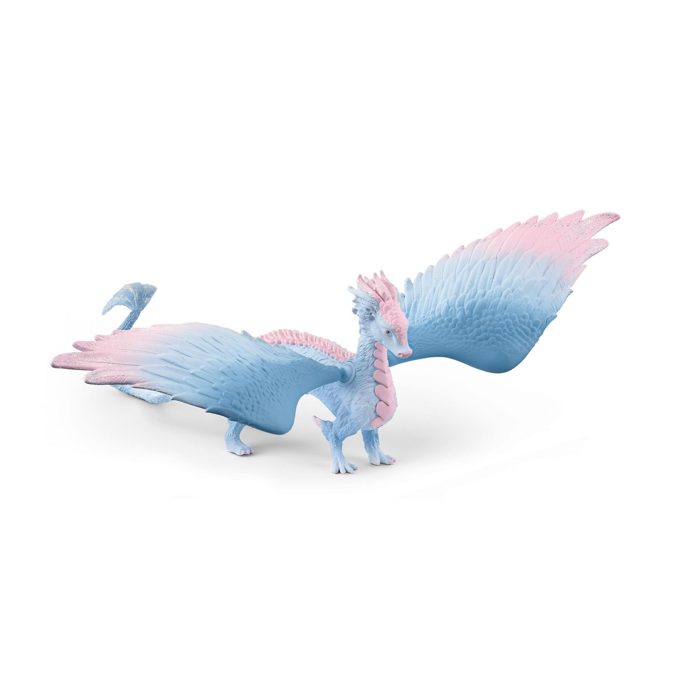Drago giocattolo con ali blu e rosa, in piedi su una superficie bianca con sfondo bianco.
