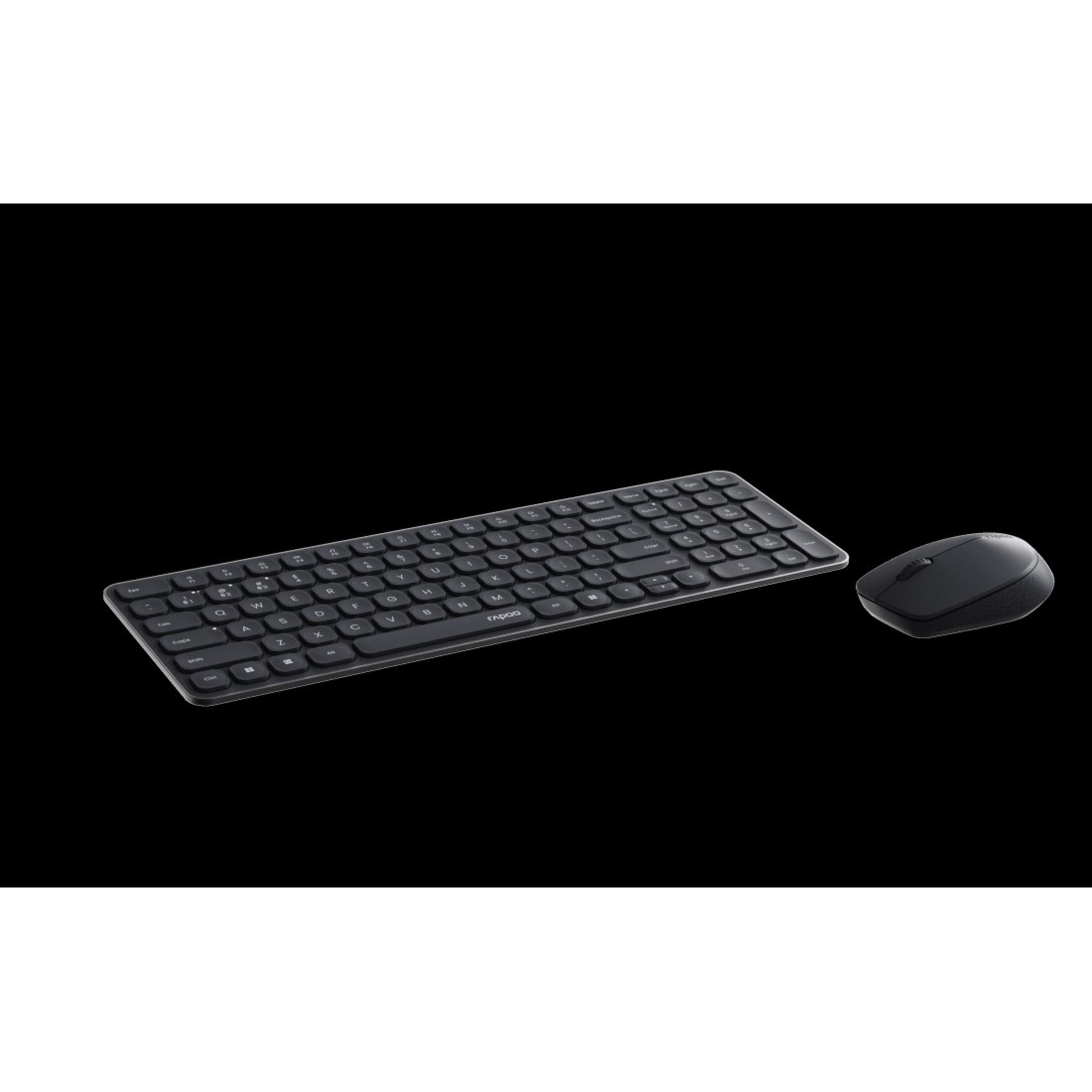 Czarny zestaw klawiatury i myszy na czarnym tle. Klawiatura ma smukłą, płaską konstrukcję.