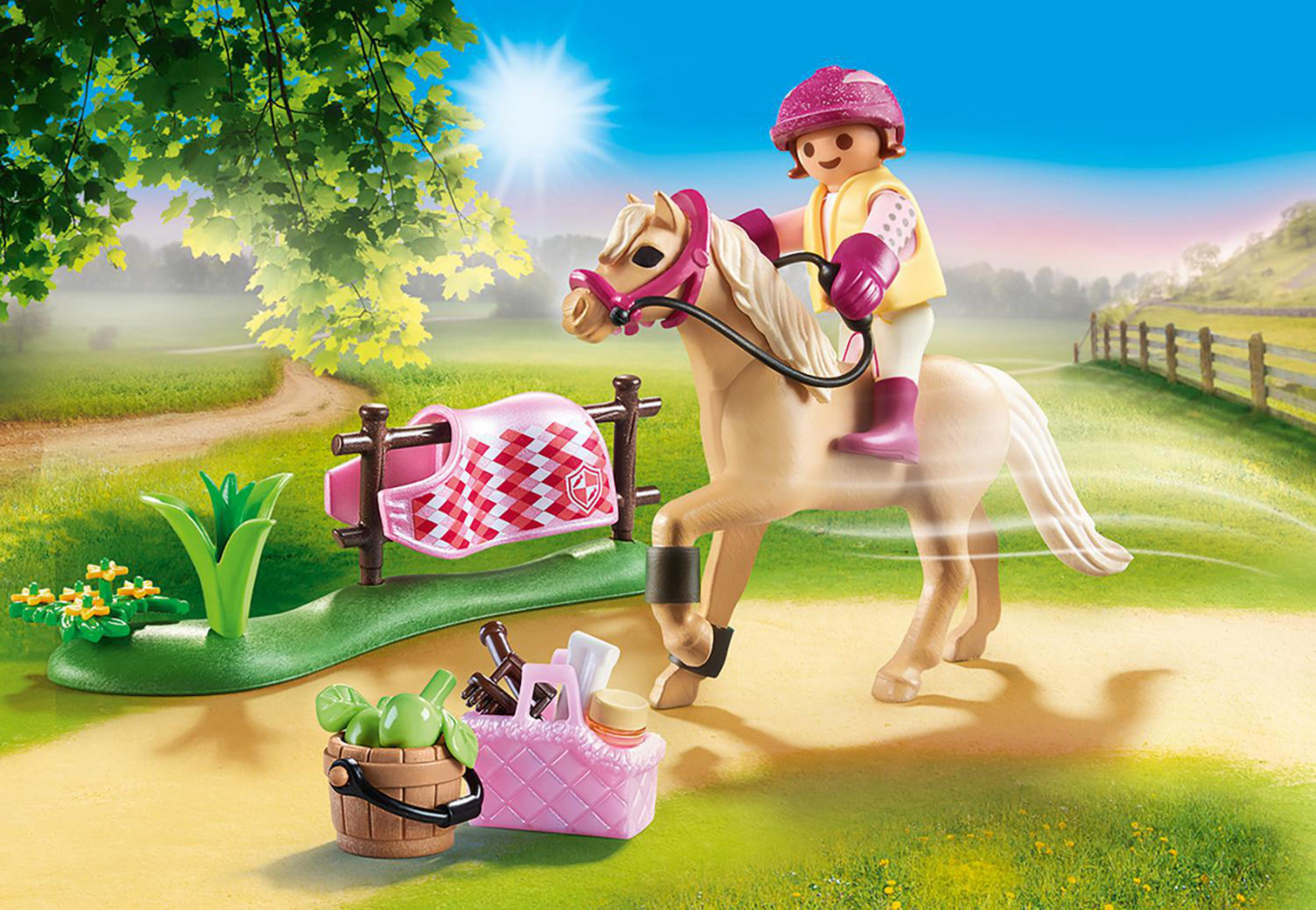 Zestaw Playmobil z koniem i jeźdźcem, z akcesoriami w scenerii wiejskiej.