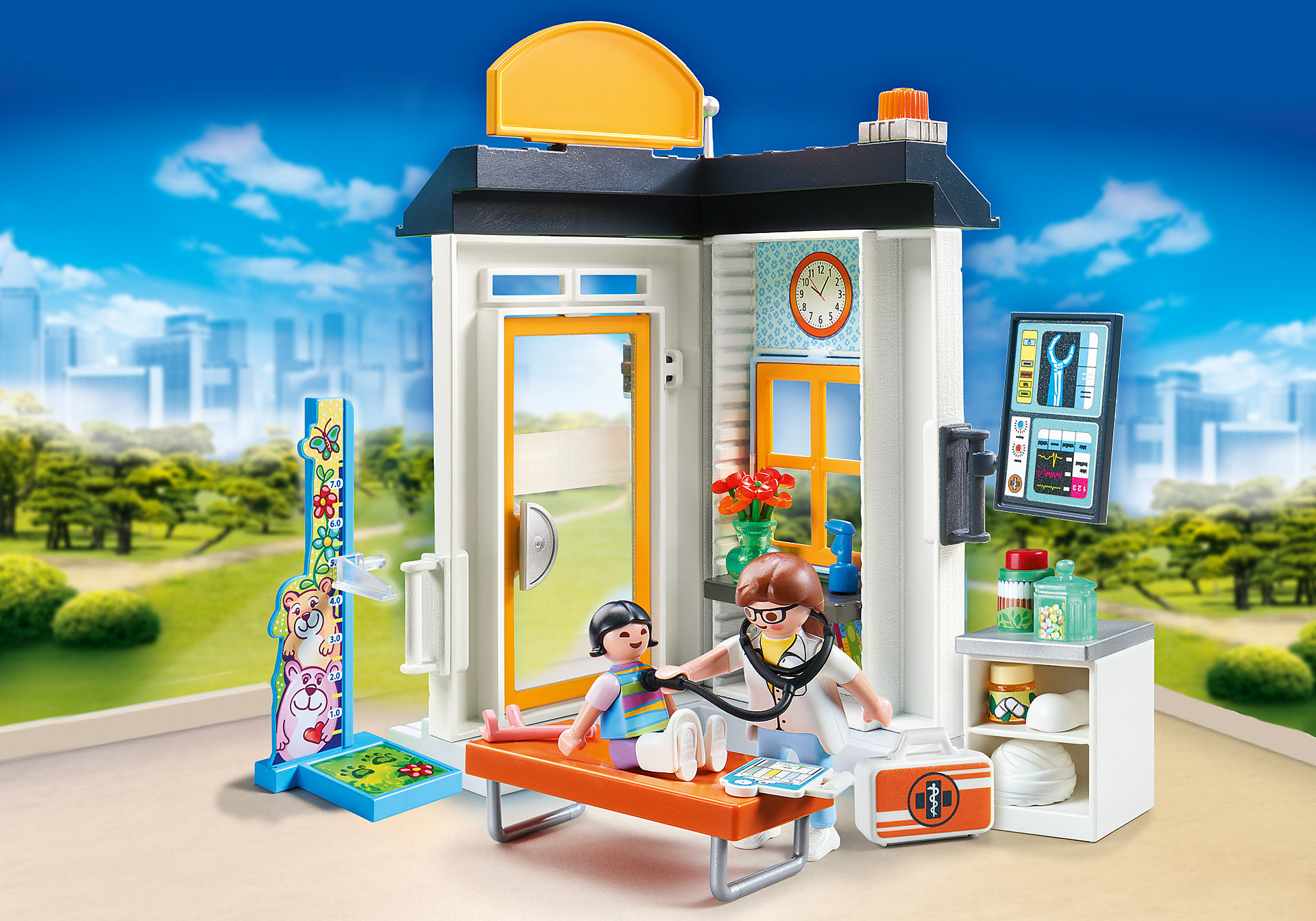 Set Playmobil City Life. Un médecin examine un enfant dans un cadre clinique.