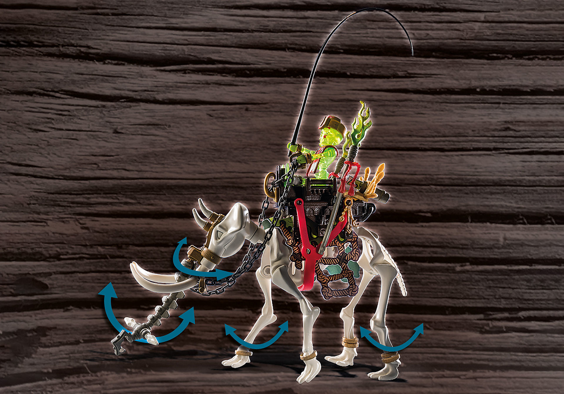 Una figura giocattolo cavalca una creatura scheletrica, tenendo una frusta. Lo sfondo è una superficie di legno scuro strutturata.