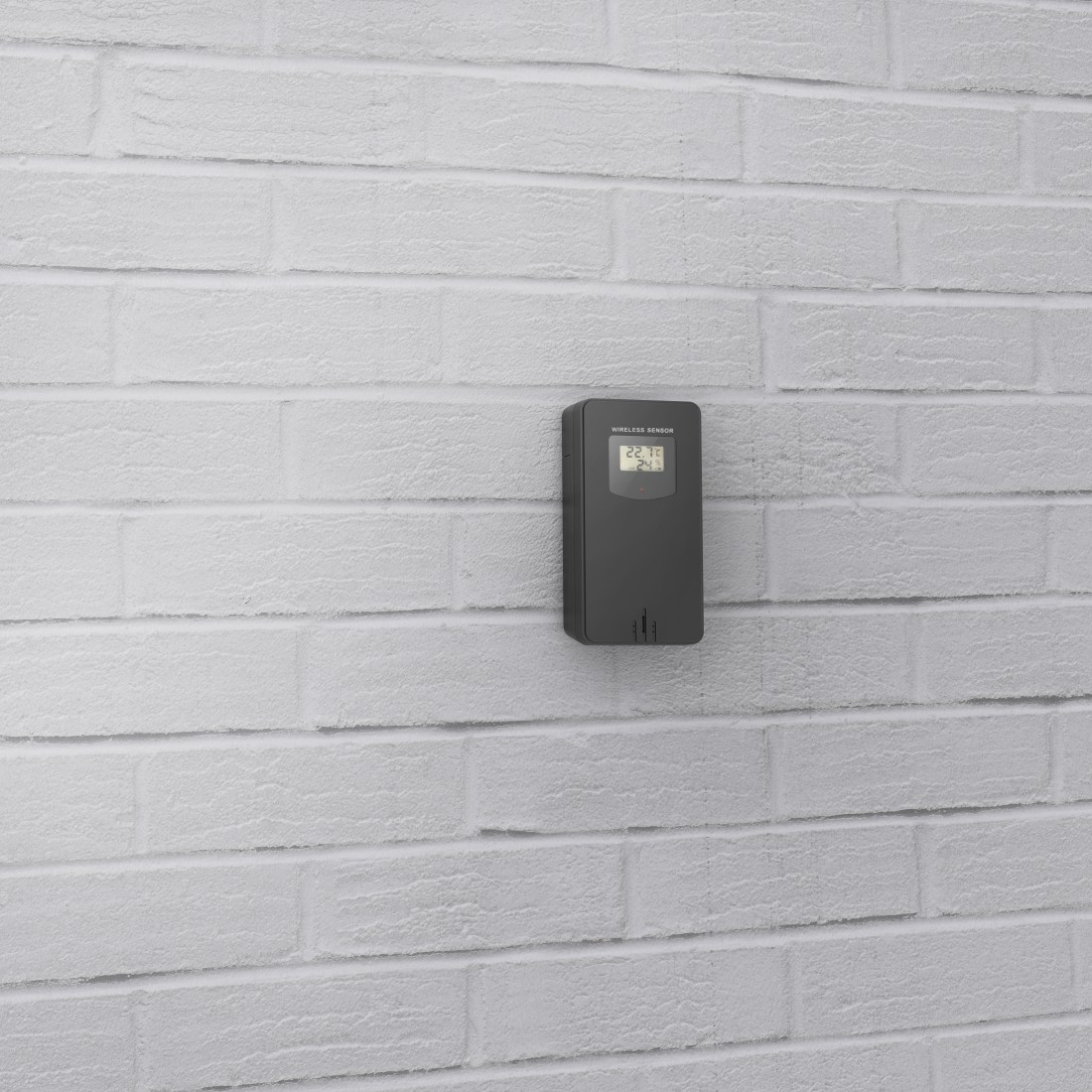 Szare urządzenie czujnikowe zamontowane na białej ceglanej ścianie, wyświetlające liczby.