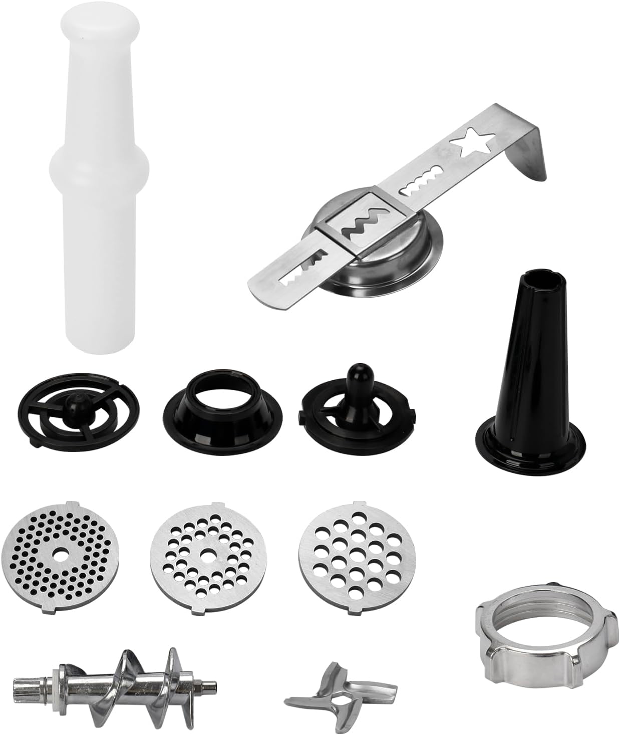 Kilka części maszynki do mielenia mięsa, w tym tarcze, noże i lejek, ułożone na białej powierzchni.