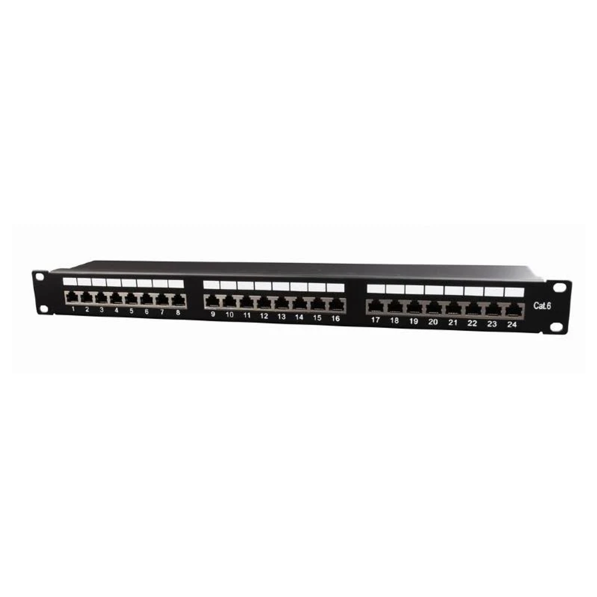 Schwarzes Patchpanel mit 24 RJ45-Anschlüssen auf weißem Hintergrund.