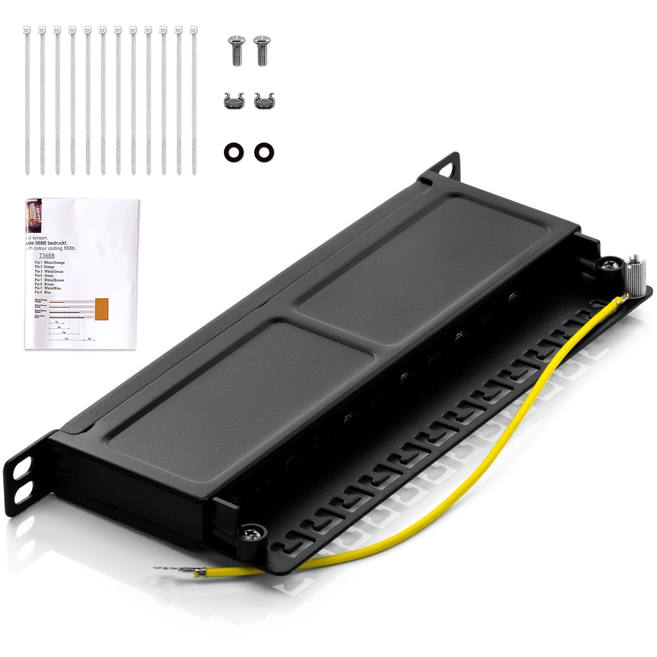 Ein schwarzes Rack-Mount-Panel mit verschiedenen Kabelbindern und Schrauben. Ein gelbes Kabel ist angeschlossen.