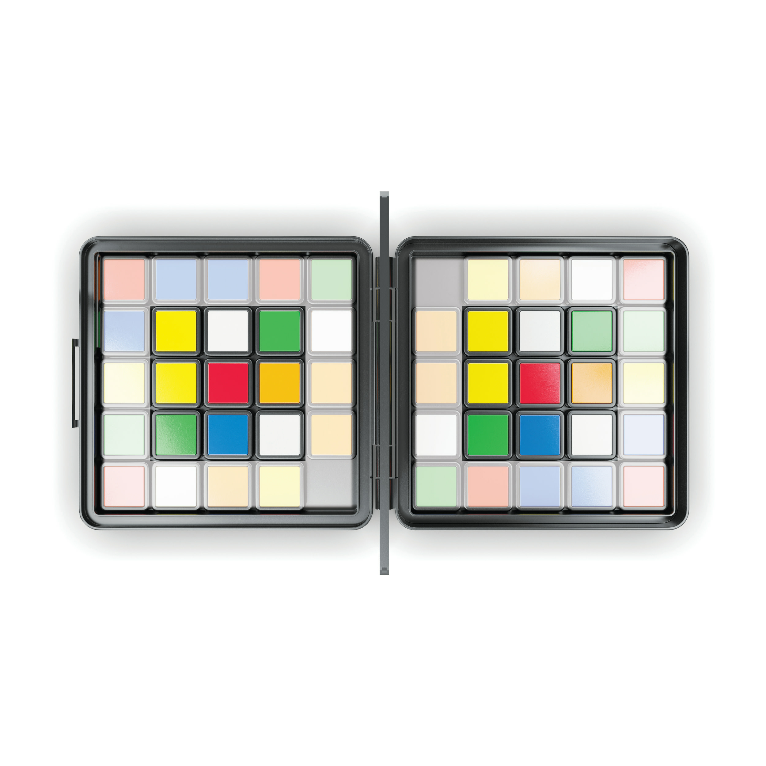 Dwa czarne etui z kolorowymi kwadratowymi kafelkami, na białym tle.