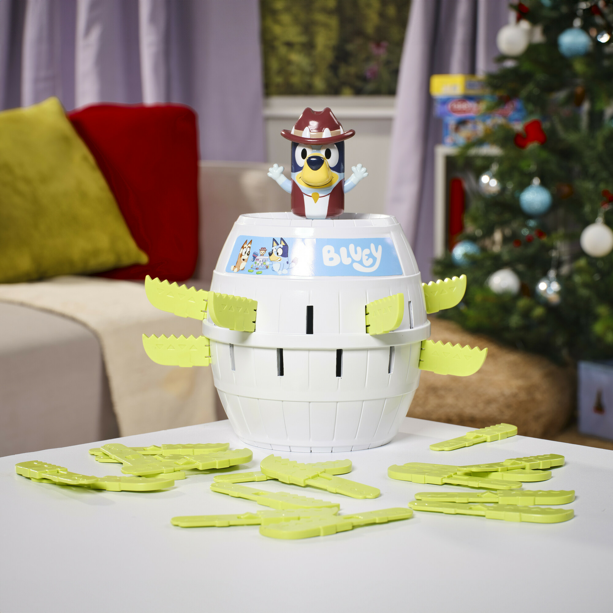 Pop Up Bluey-Spiel mit der herausspringenden Bluey-Figur.