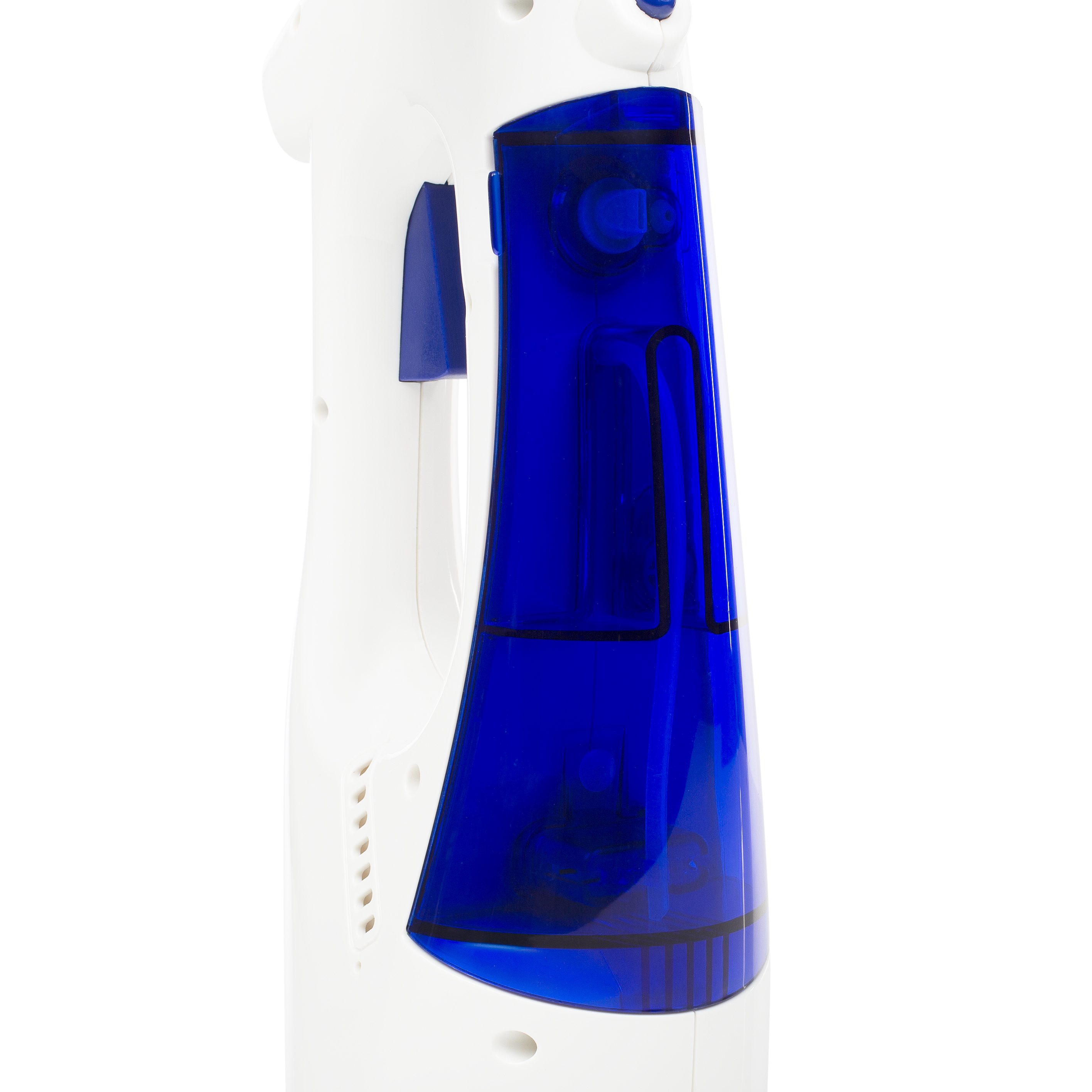 Primo piano di un flacone spray per la pulizia bianco e blu, con linea di riempimento blu e sezione blu scuro.