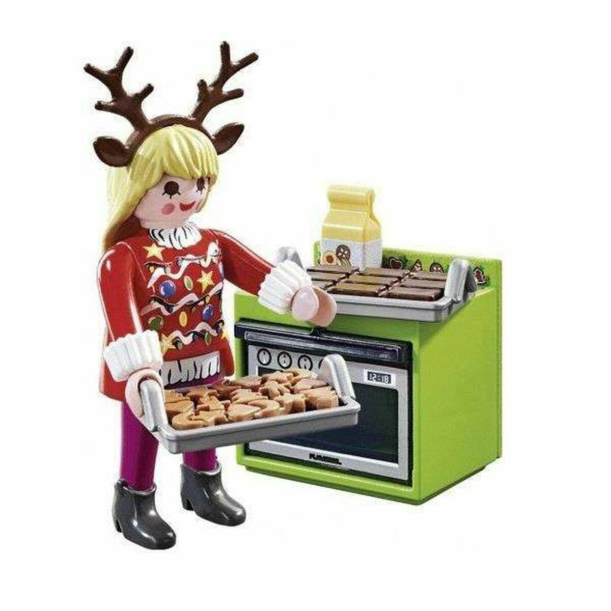 Una figura giocattolo con corna di renna tiene un vassoio di biscotti vicino a un forno giocattolo verde.