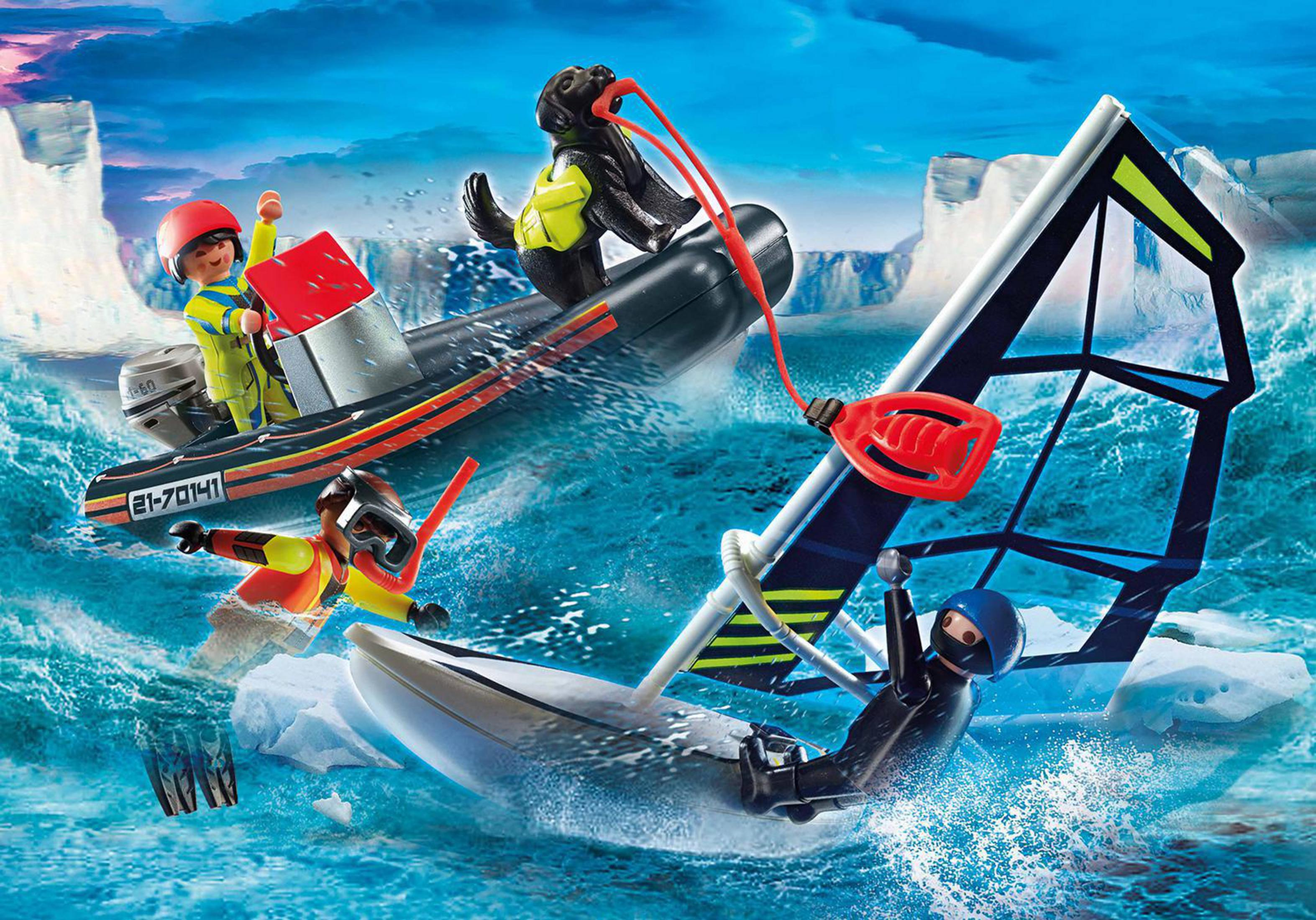 Escena de rescate de Playmobil. Figuras en botes sobre el agua. Perro en bote. Icebergs, cielo tormentoso.