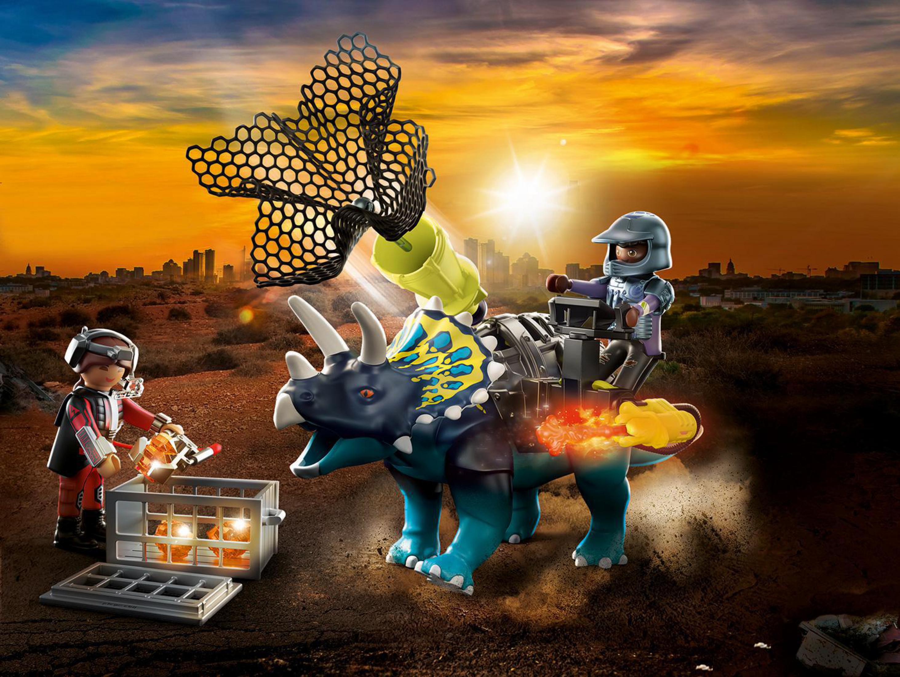 Set Playmobil Dino Rise con un Triceratops, figuras y elementos de acción, ambientado en un paisaje desértico.