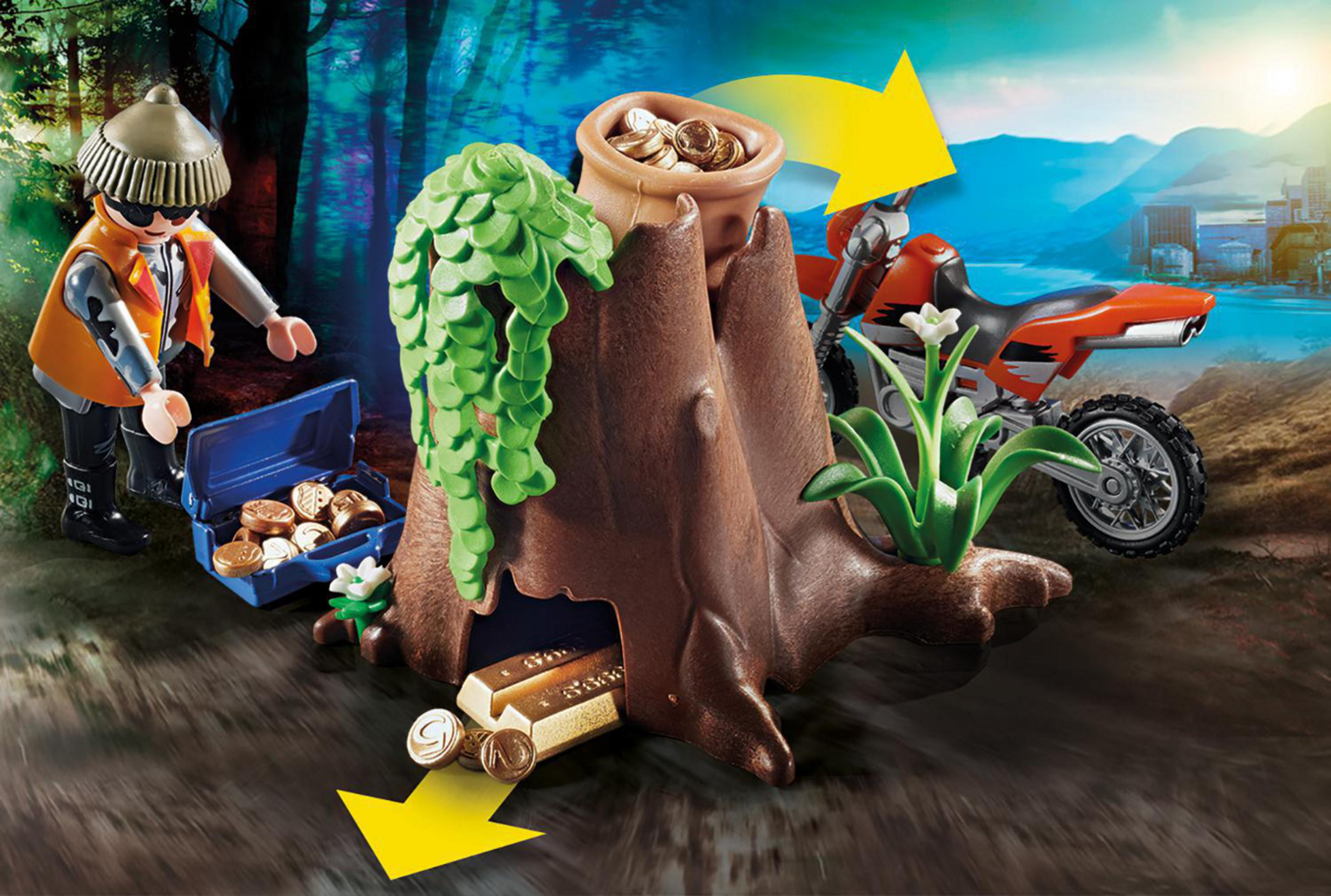 Scena Playmobil z postacią znajdującą złoto, motocyklem, drzewem i czerwonym sportowym samochodem.