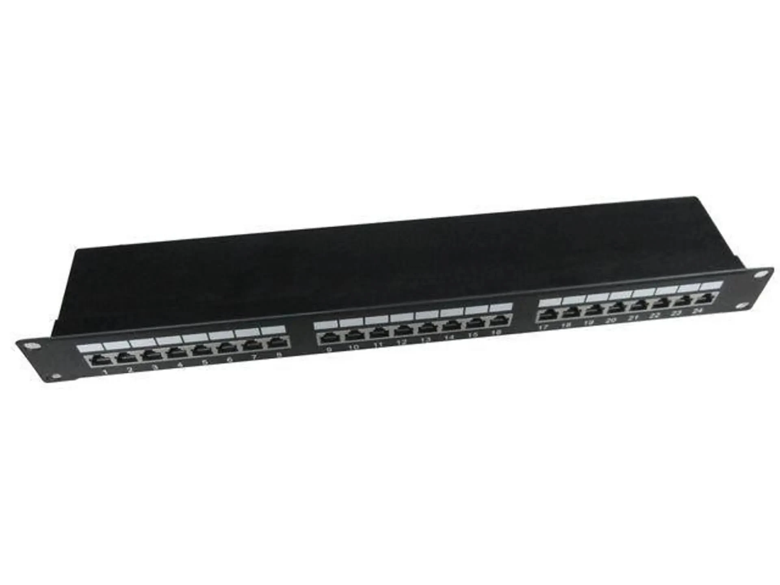 Uno switch di rete nero con 24 porte. Lo switch è su sfondo bianco.