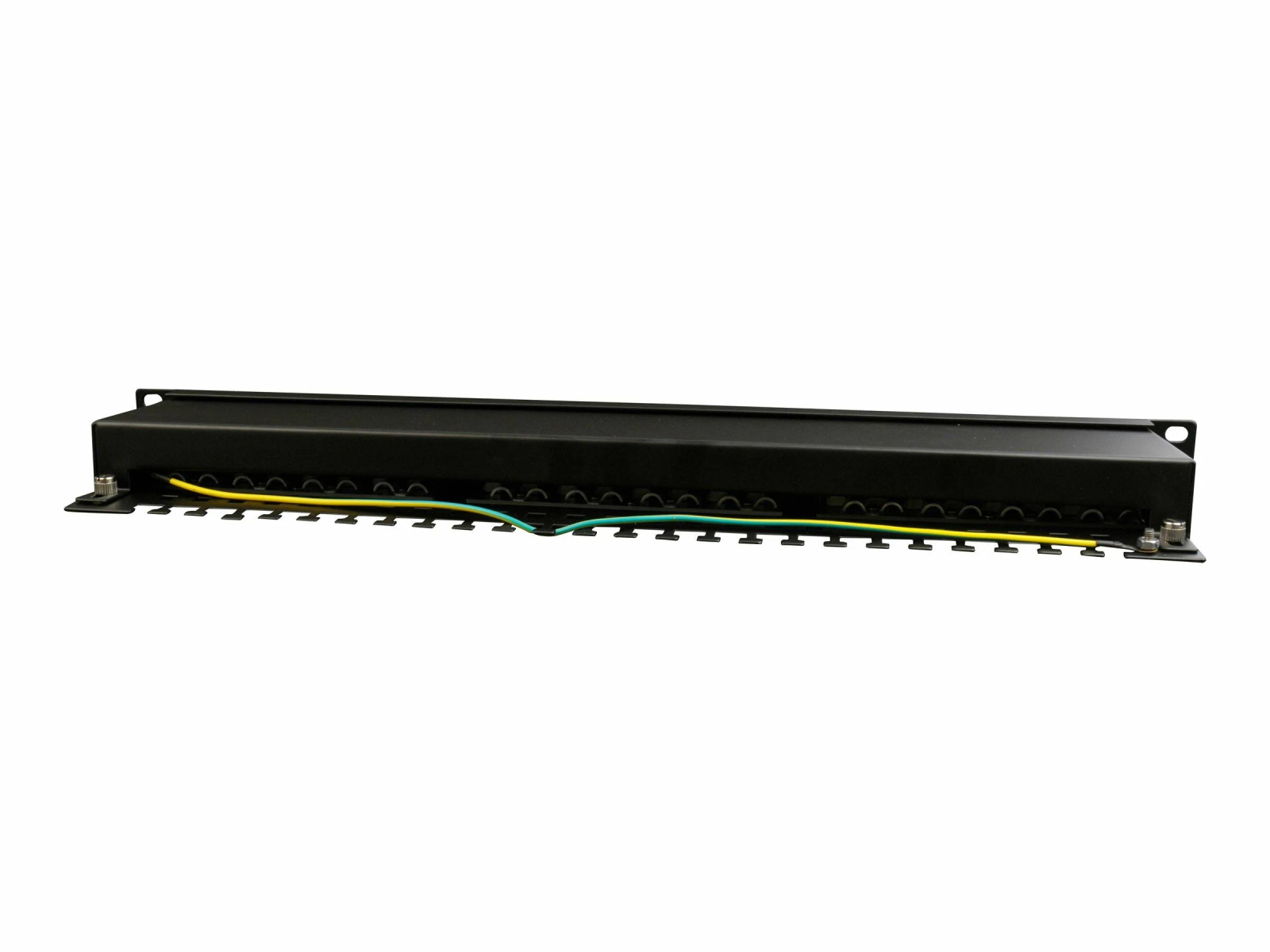 Un pannello in metallo nero con connettori e fili su sfondo bianco, per apparecchiature di rete.