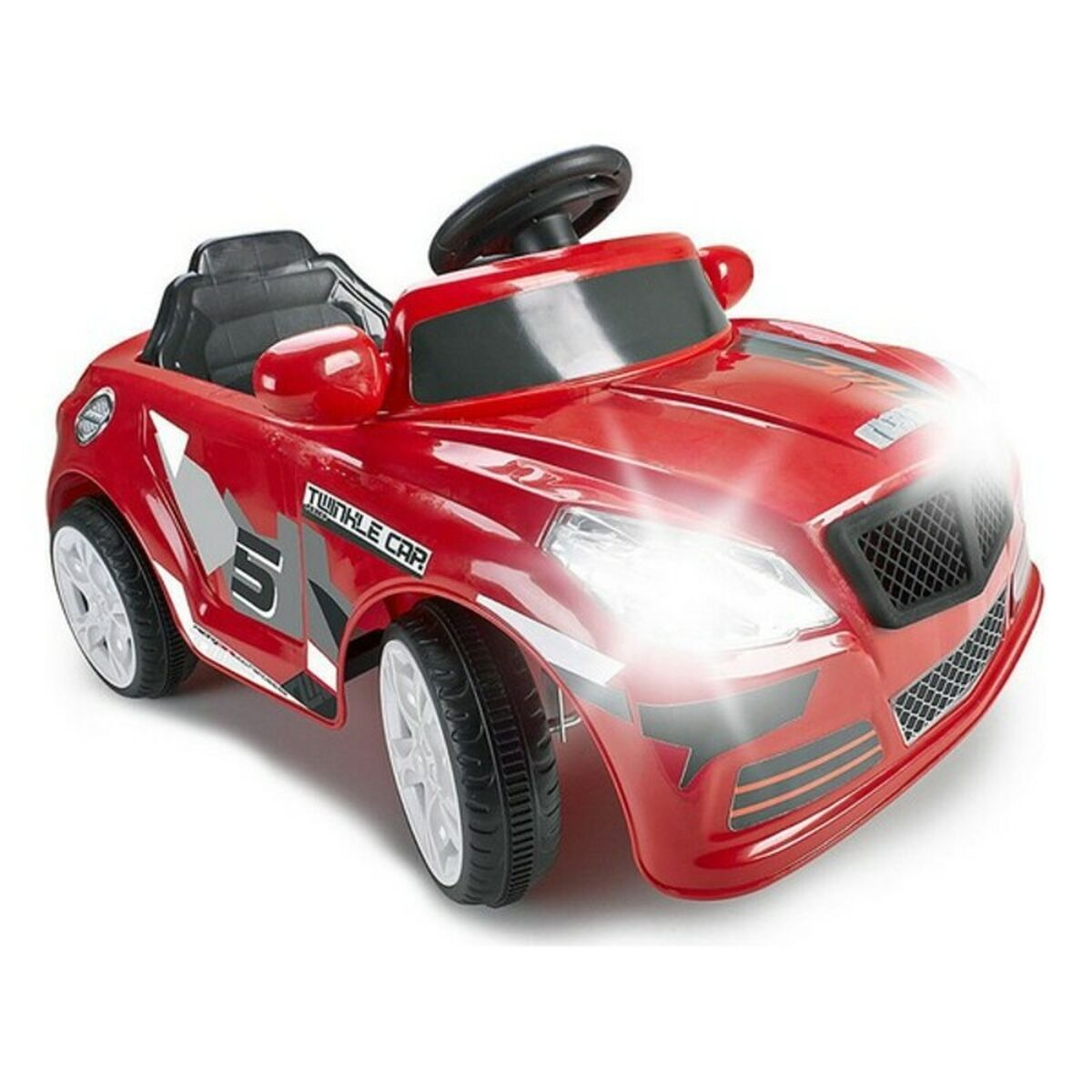 Coche de juguete rojo con faros encendidos. Fondo blanco. Sin niño.