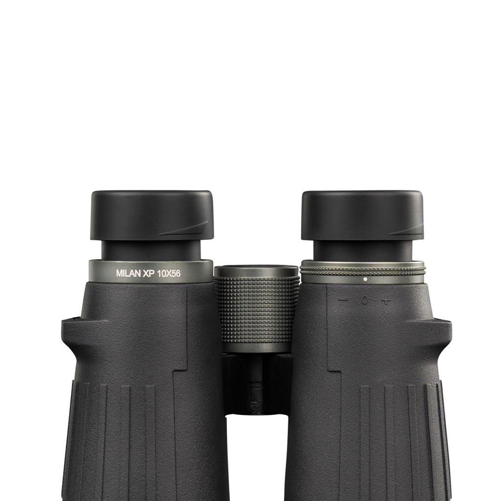 Czarne lornetki z szarymi akcentami na białym tle. Widoczna nazwa marki.