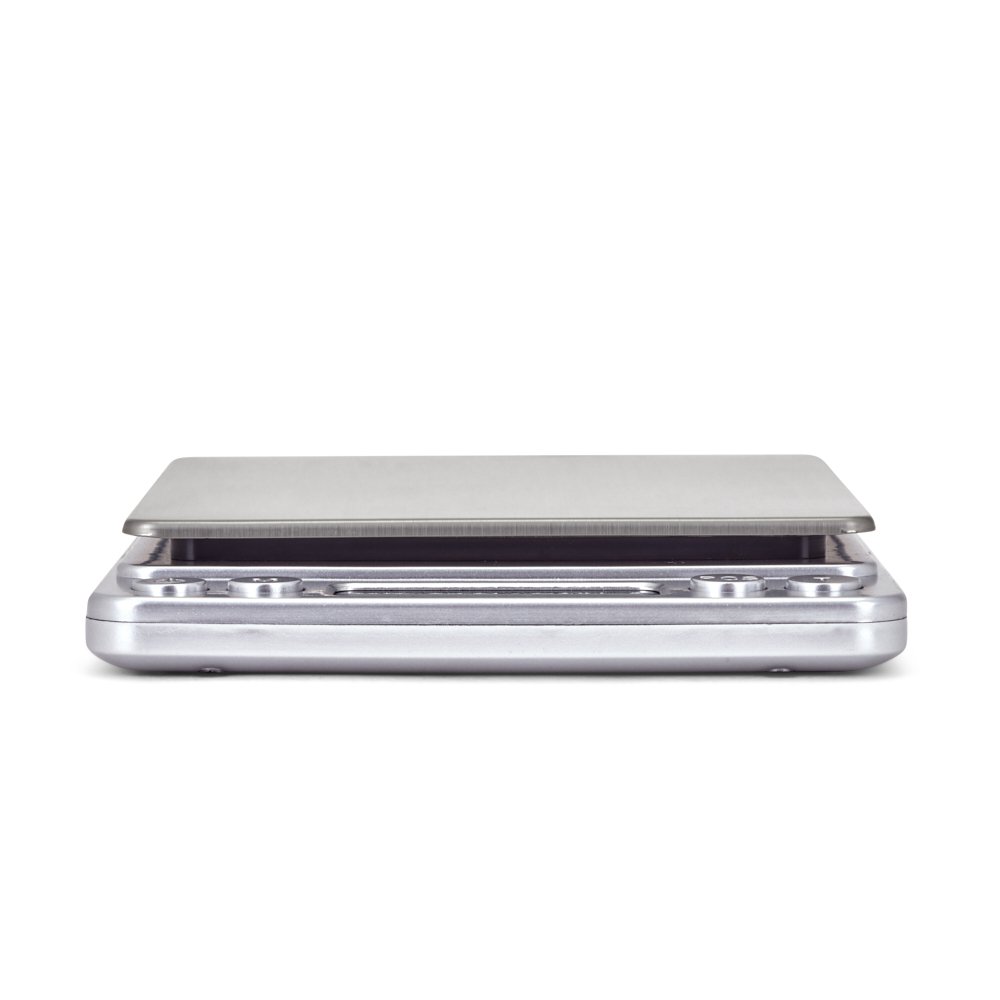 Srebrna waga cyfrowa z powierzchnią ze stali nierdzewnej.