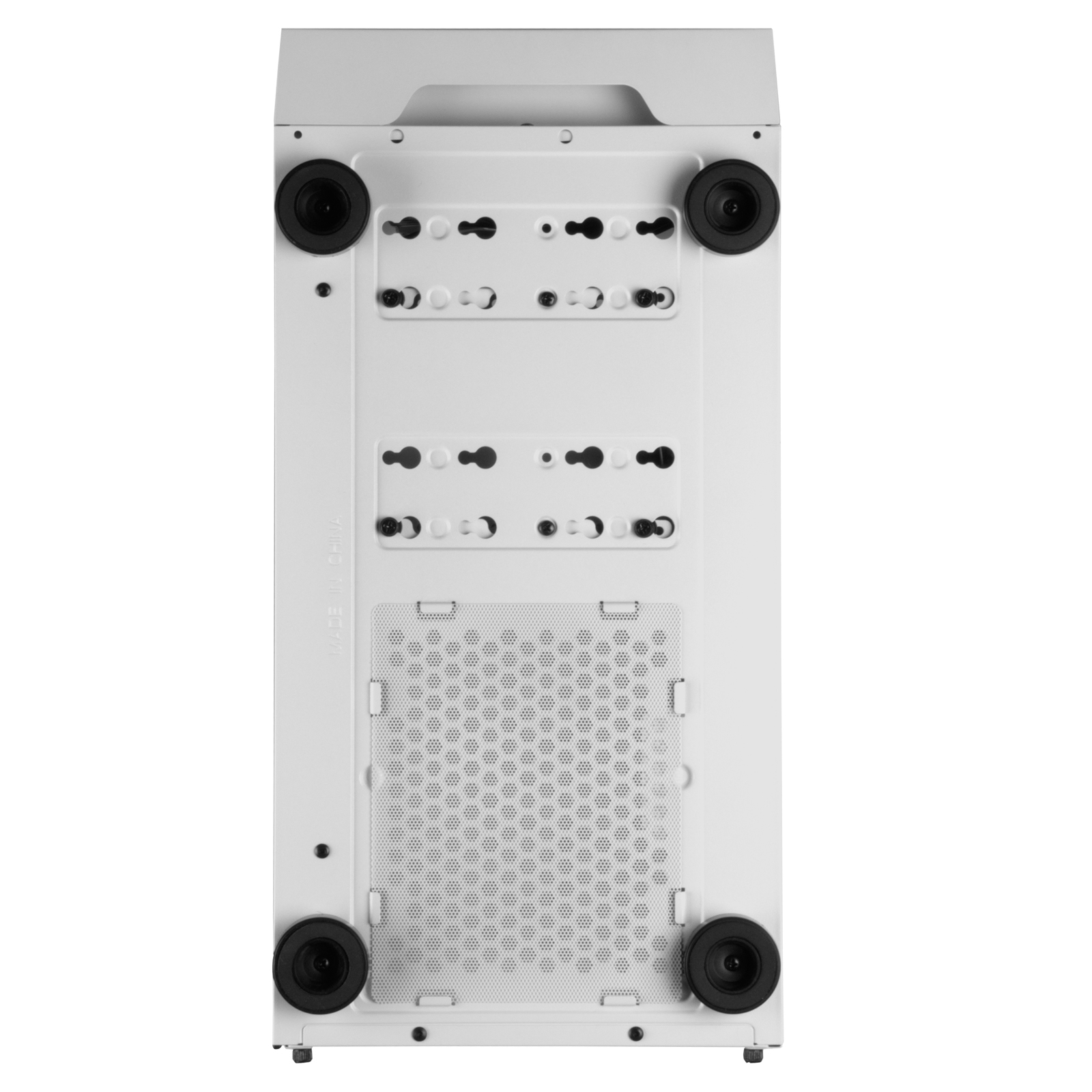 Onderkant van een witte computerkast, met poten en ventilatie. Witte achtergrond.