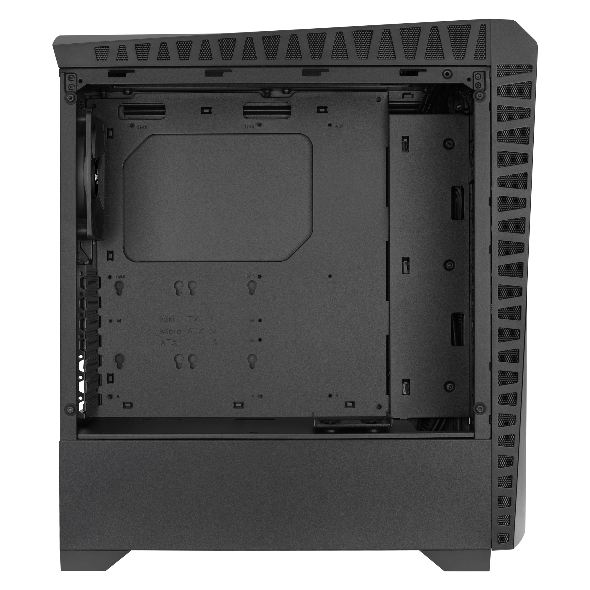 Interno di case per computer nero. Ventola, slot di montaggio e prese d'aria visibili. Vista interna vuota.