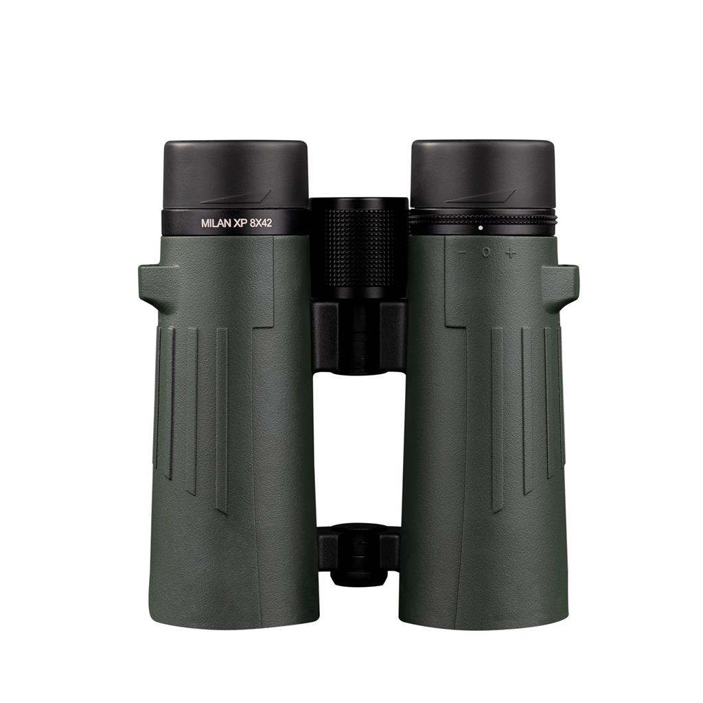 Zielona lornetka z czarnymi akcentami. Model to Milan XP 8x42.