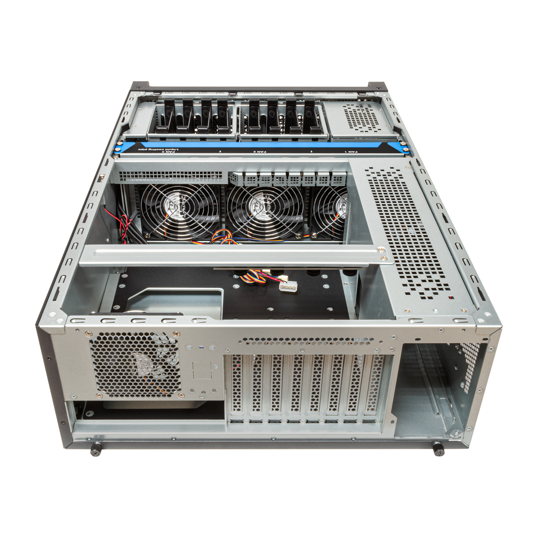 Interno di un case per computer, che mostra ventole, slot e vari componenti. Argento e nero.