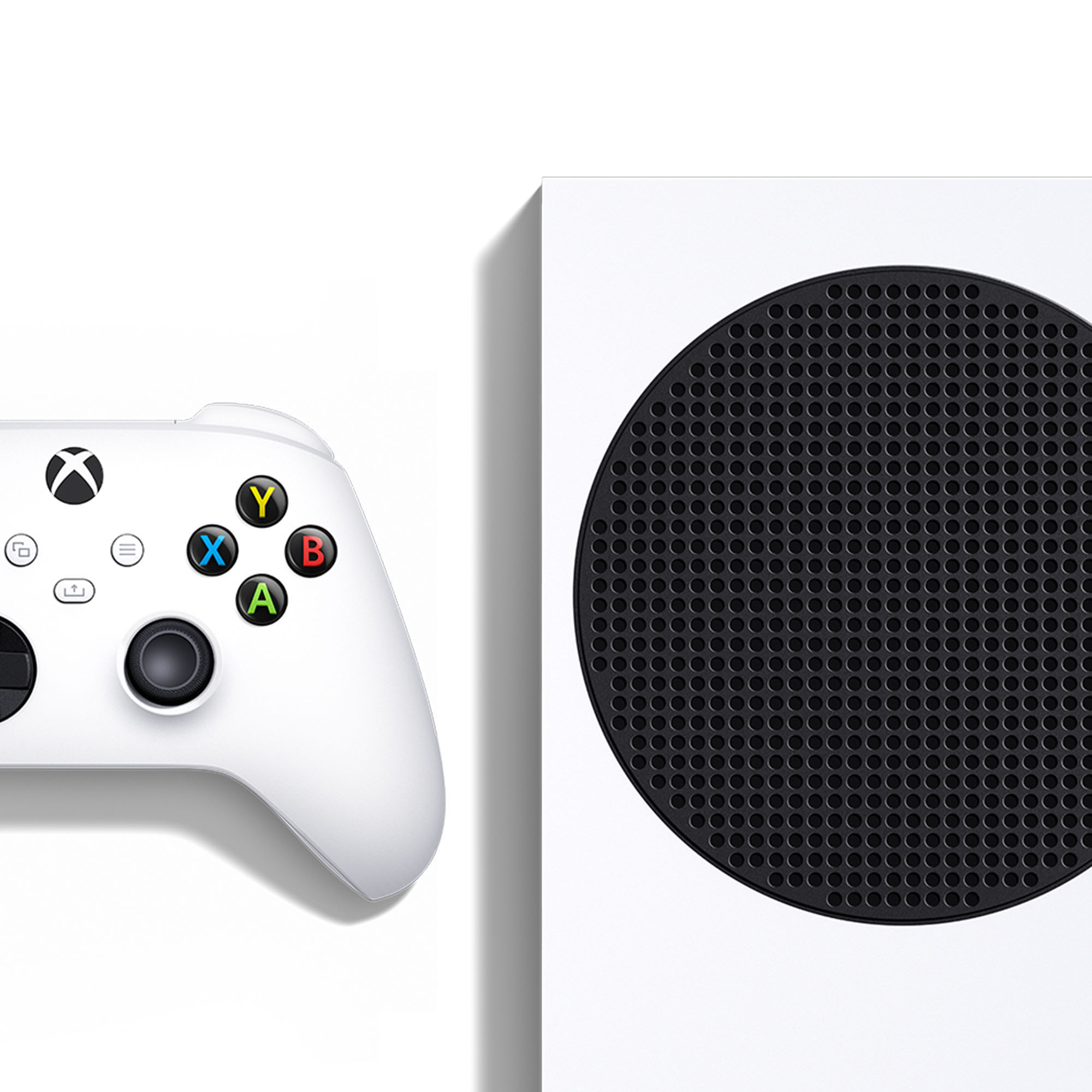 Witte Xbox Series S-console en een witte Xbox-controller op een witte achtergrond. De controller staat links.