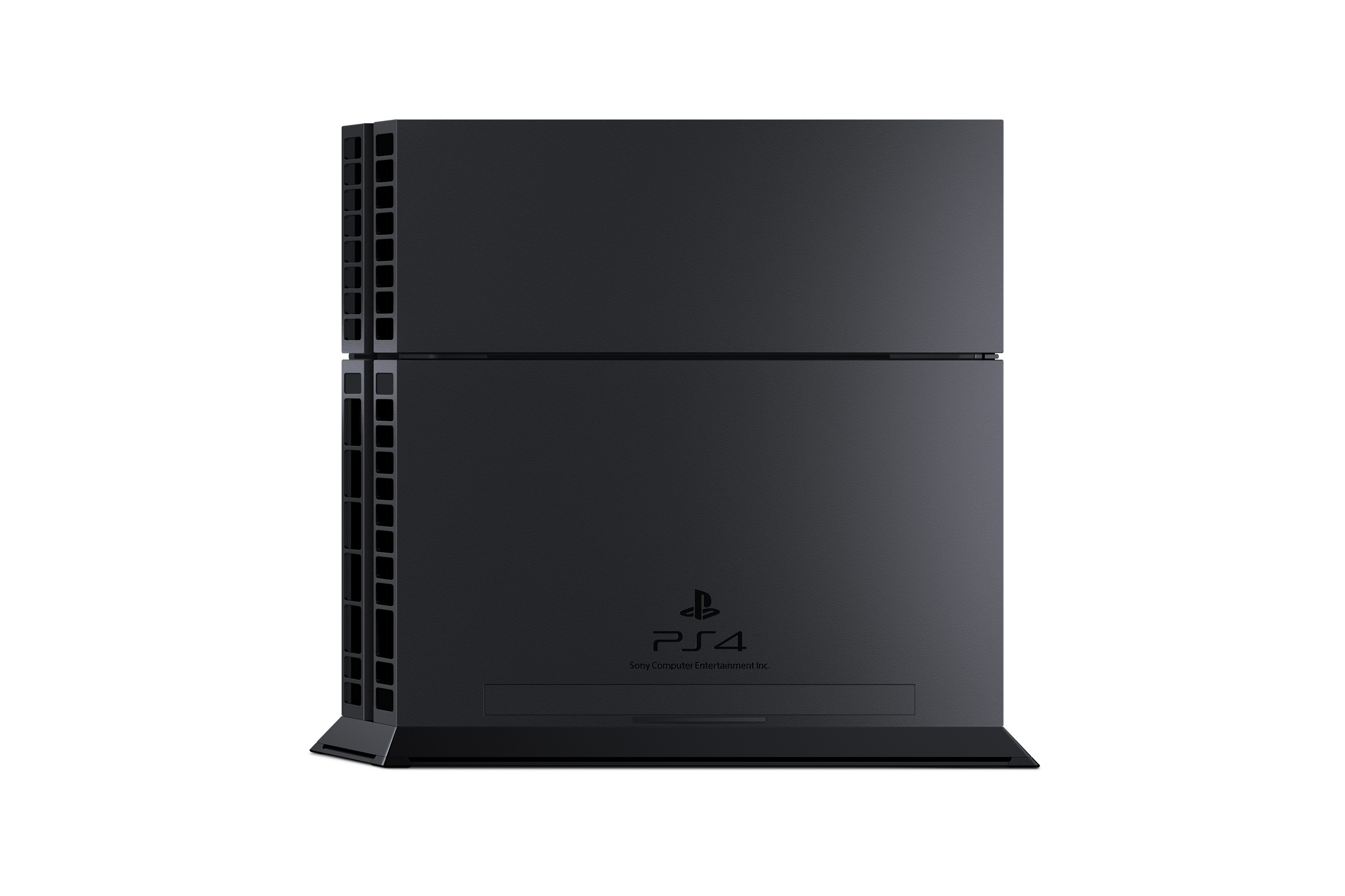 Die Rückseite einer schwarzen PS4-Konsole mit dem PS4-Logo und einem Etikett.