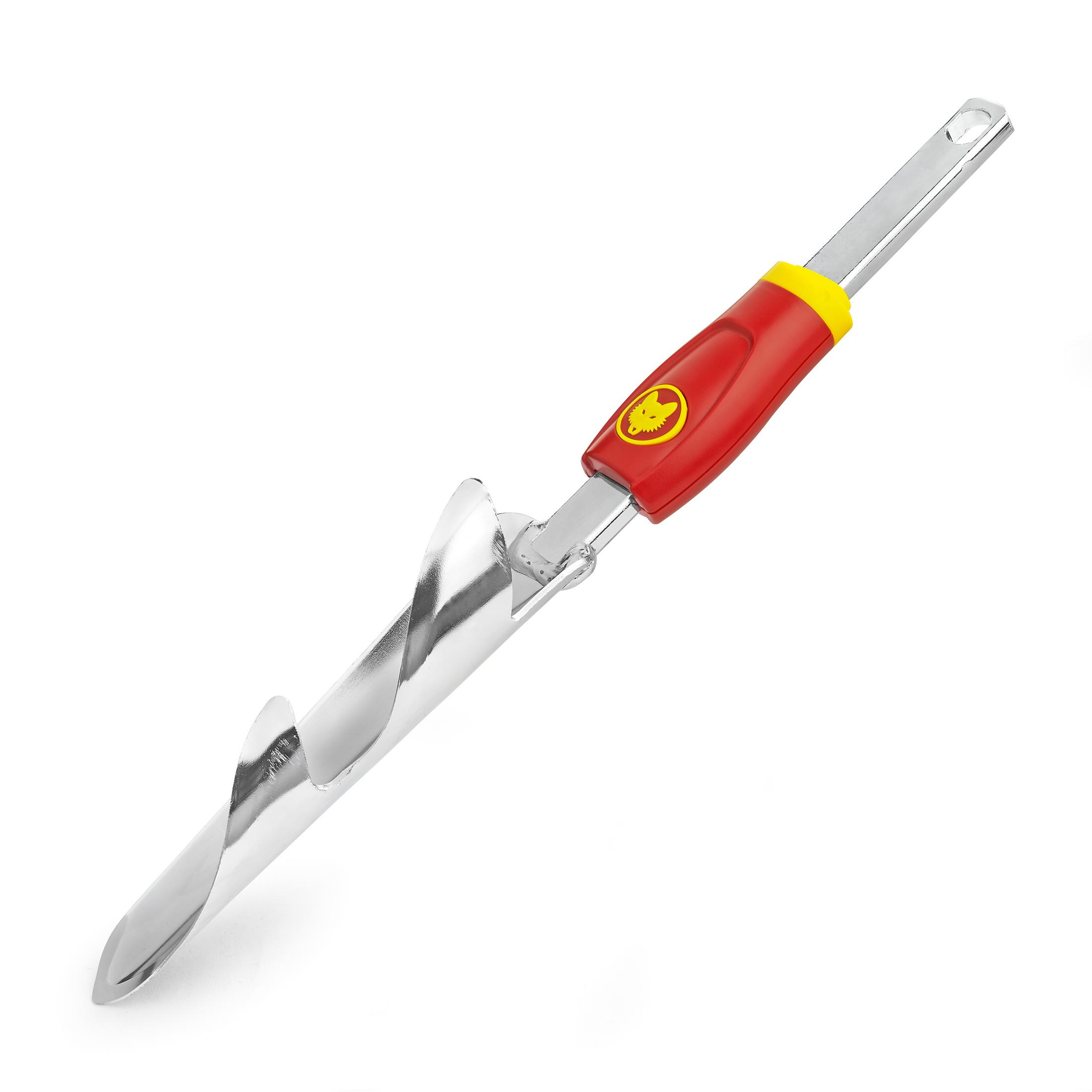 Schräge Ansicht eines silbernen Gartengeräts mit rot-gelbem Griff, isoliert auf weißem Hintergrund.