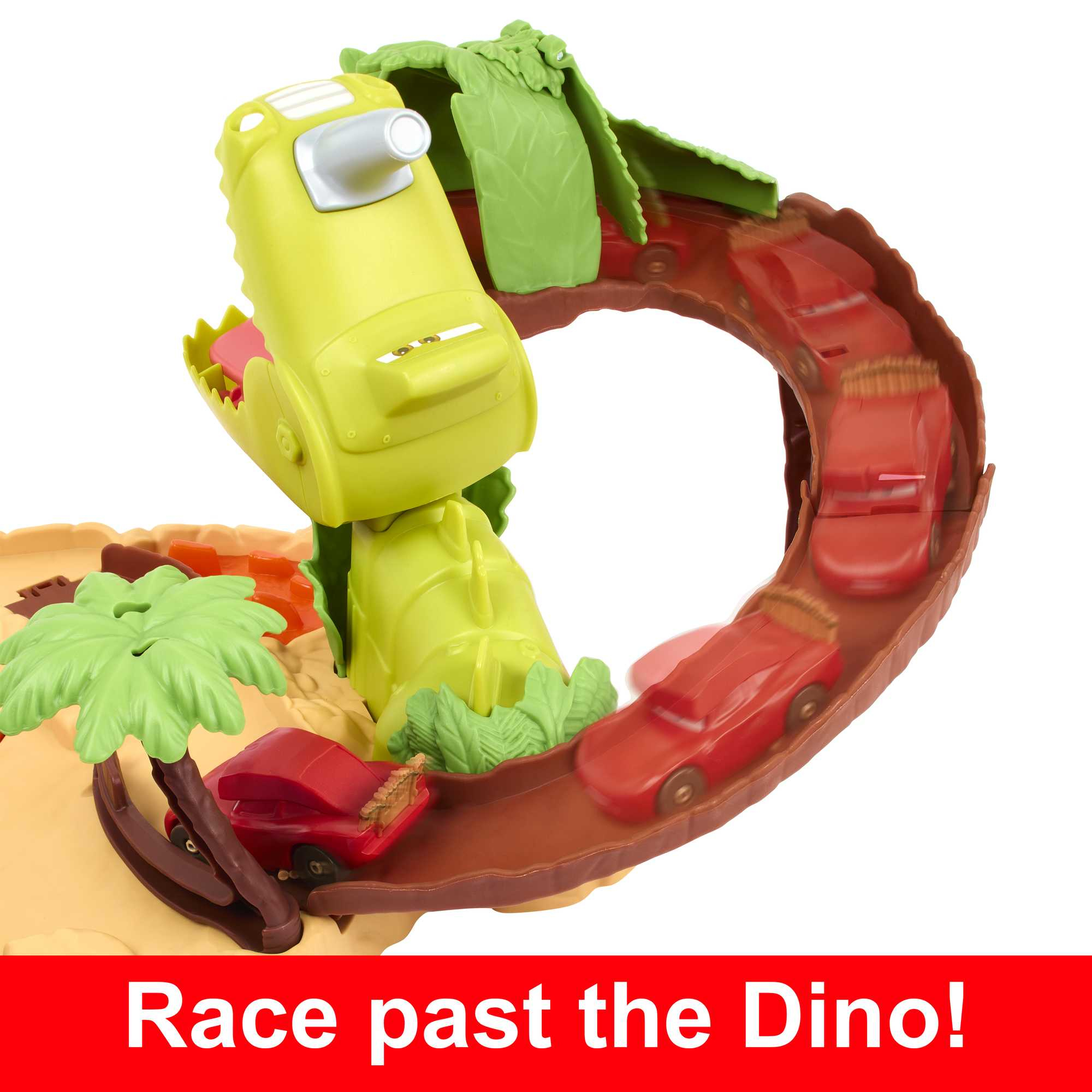 Rote Autos rasen um eine braune Strecke. Grüner Dinosaurierkopf als Spielzeug. Text-Overlay.