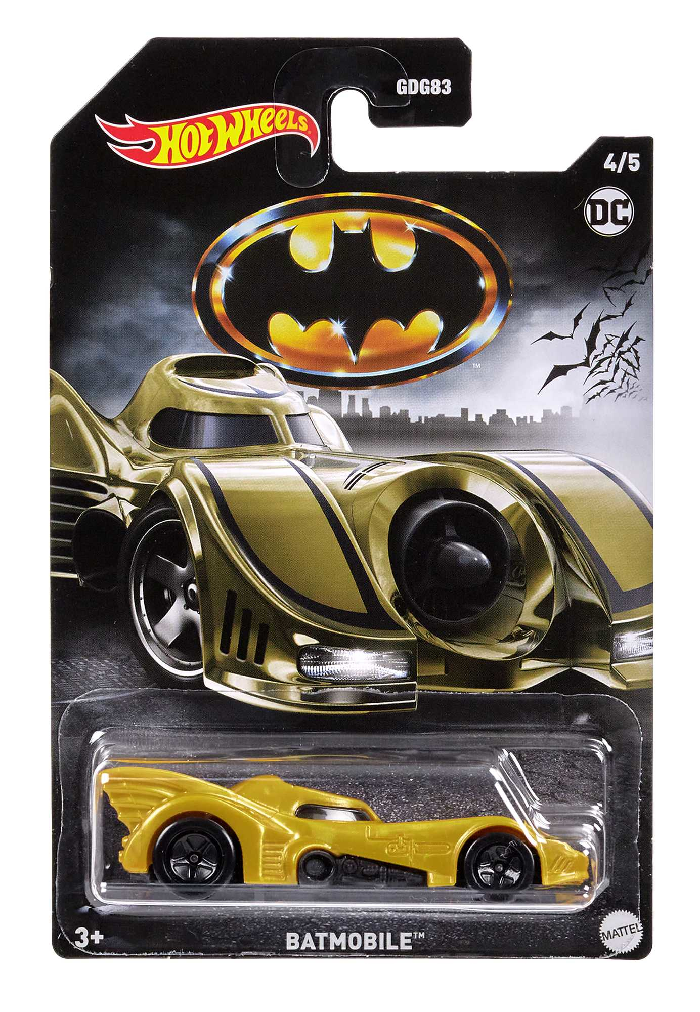 Złoty samochód-zabawka Batmobile w opakowaniu. Ma czarne tło z logo Batmana i panoramą miasta.