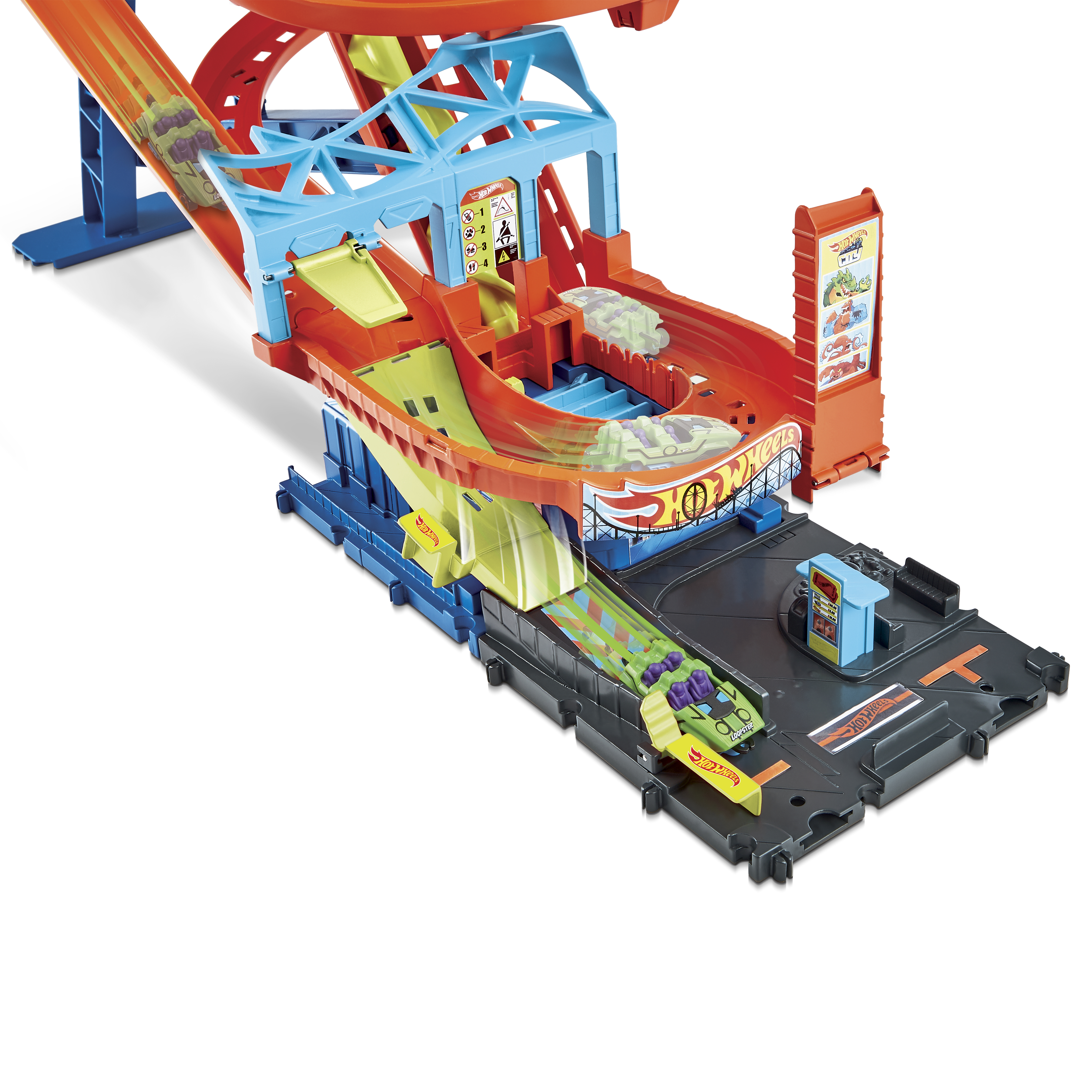 Un set di piste Hot Wheels con loop e percorsi multipli. Un'auto verde è su una rampa.