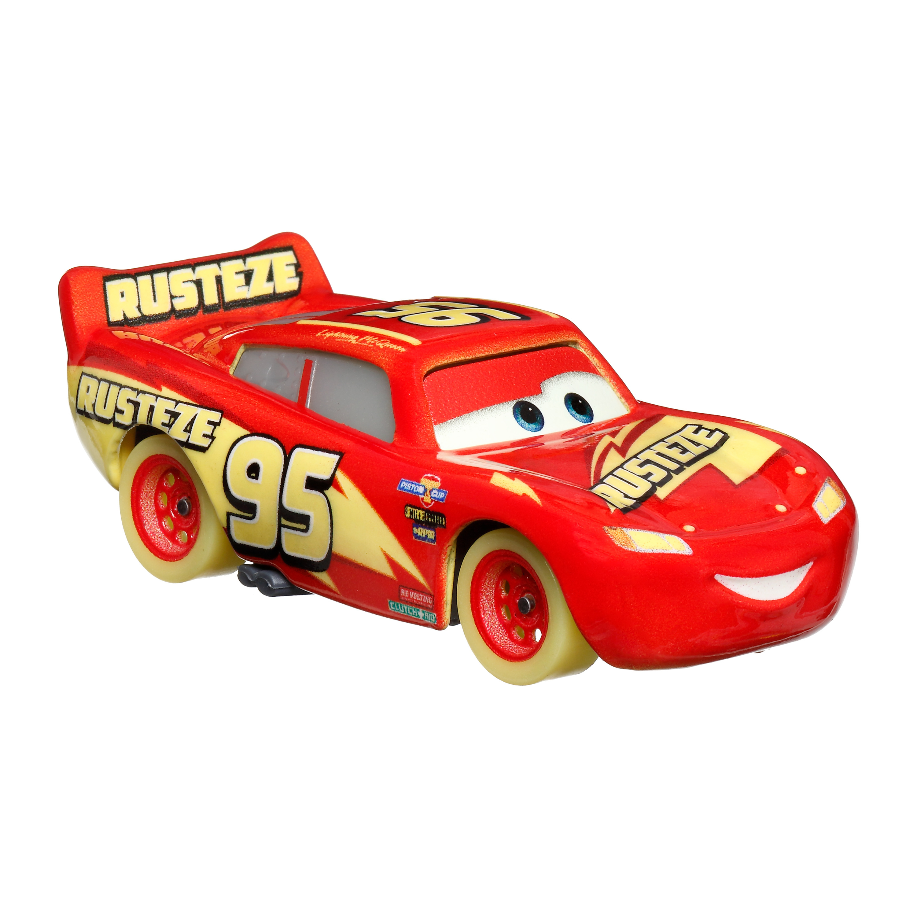 Lightning McQueen Auto Spielzeug. Roter Körper, gelbe und schwarze Details, weißer Hintergrund.
