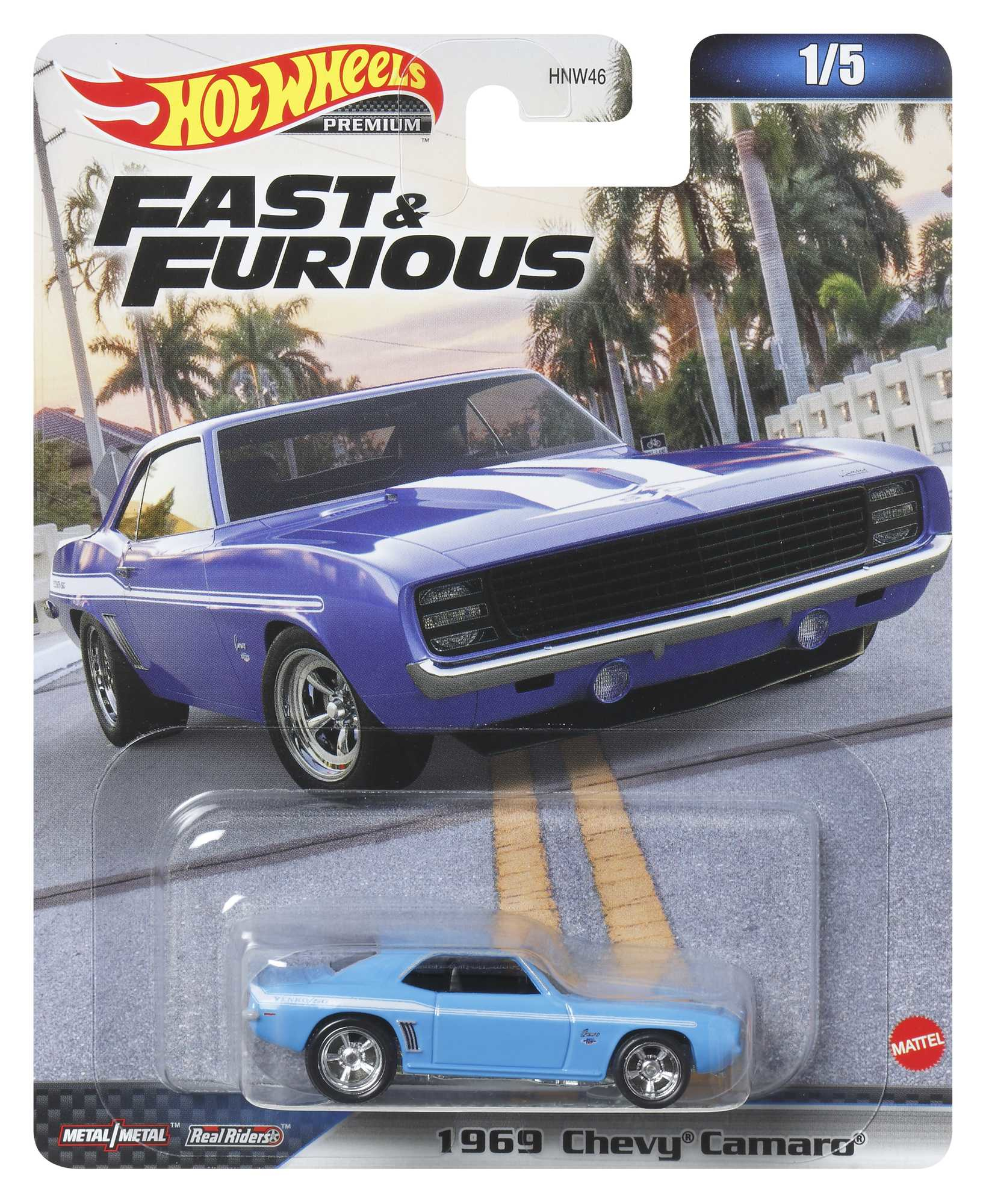 Samochód Hot Wheels 'Fast & Furious' w opakowaniu. Niebieski model 1969 Chevy Camaro na tle sceny drogowej.