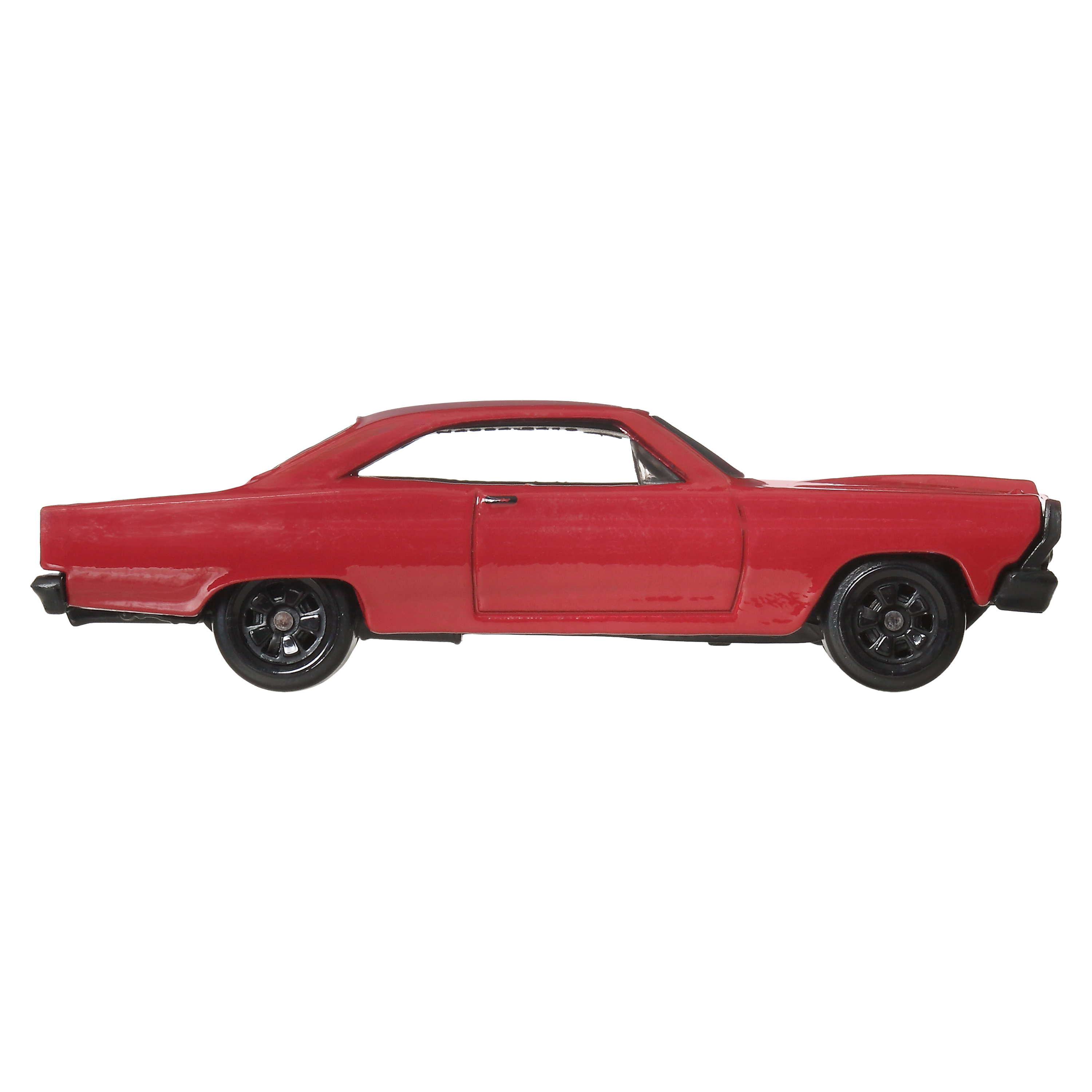 Un coche de juguete rojo clásico sobre fondo blanco. Tiene ruedas negras.