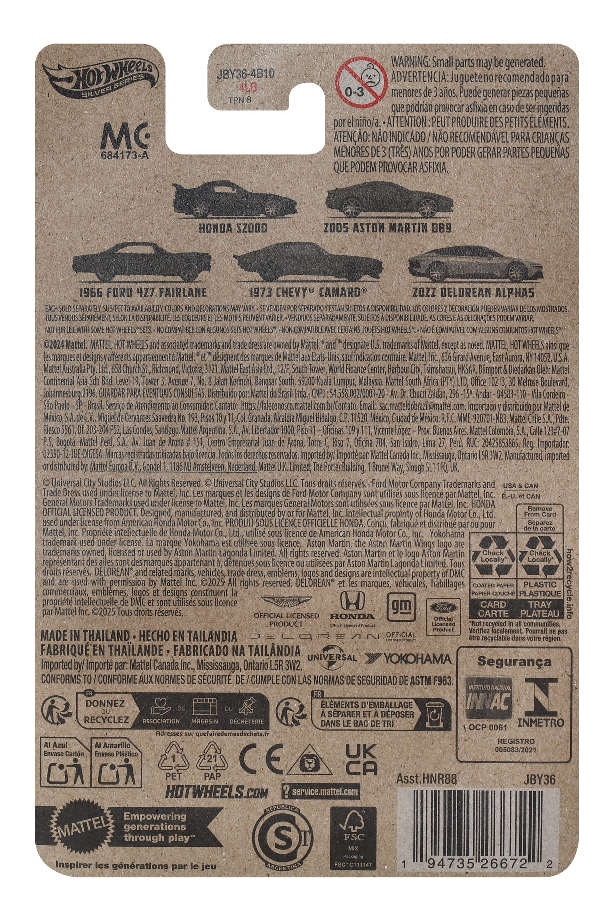 Parte trasera de la tarjeta de coche Hot Wheels con imágenes de coches y etiquetas de advertencia. Fondo marrón.