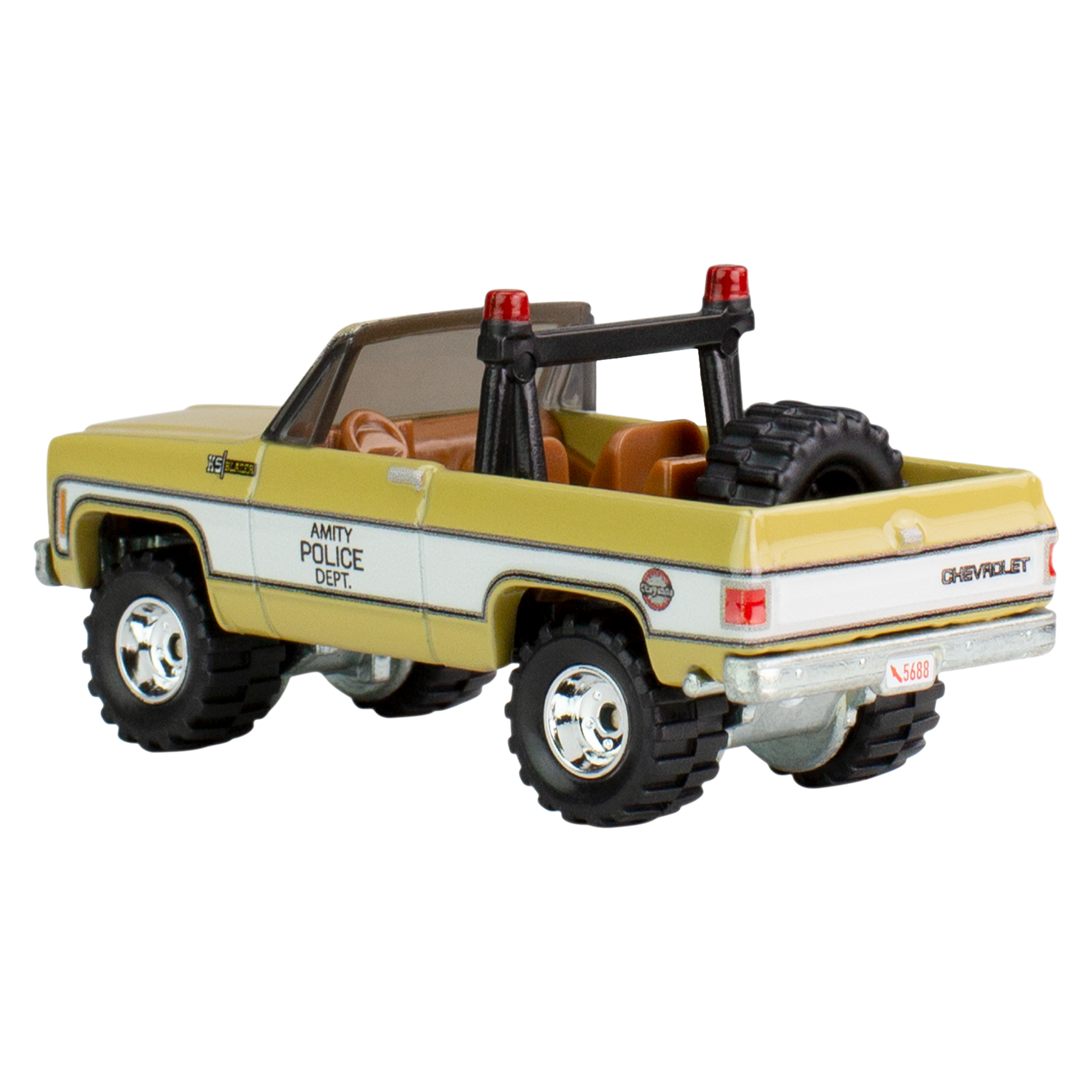 Żółta zabawka ciężarówka z napisem 'AMITY POLICE DEPT.'.