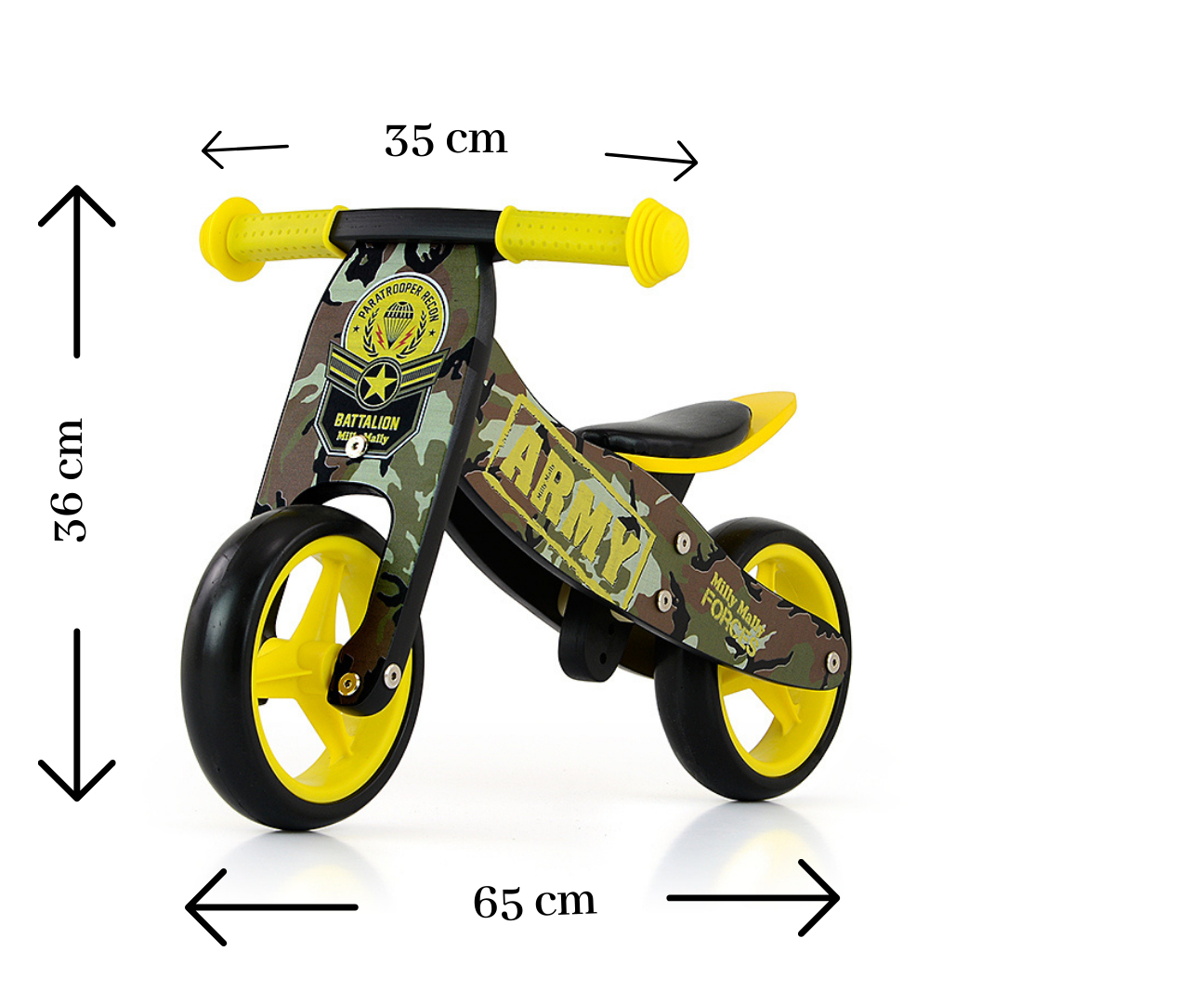 Una bici senza pedali verde e mimetica con dettagli gialli e misure in cm.