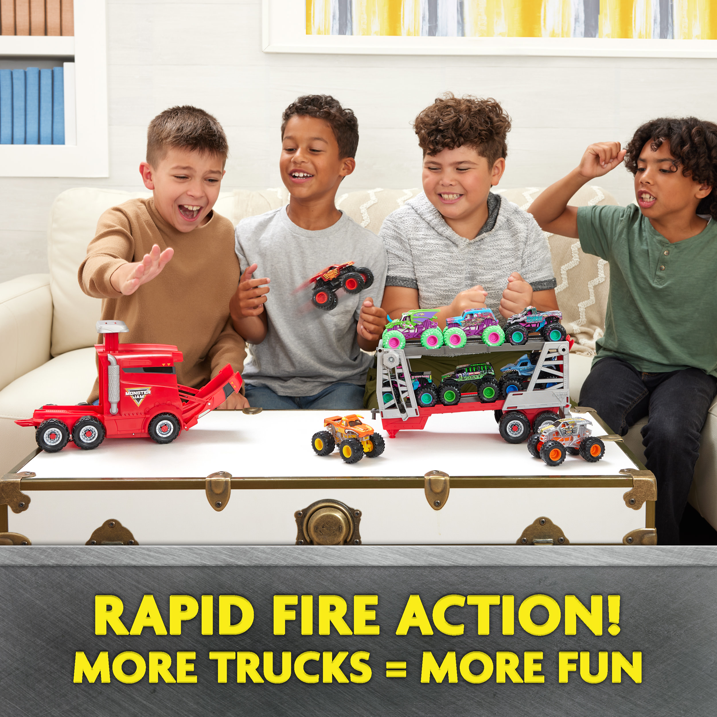Cuatro niños jugando con camiones monstruo de juguete. Texto: '¡Rapid Fire Action!'