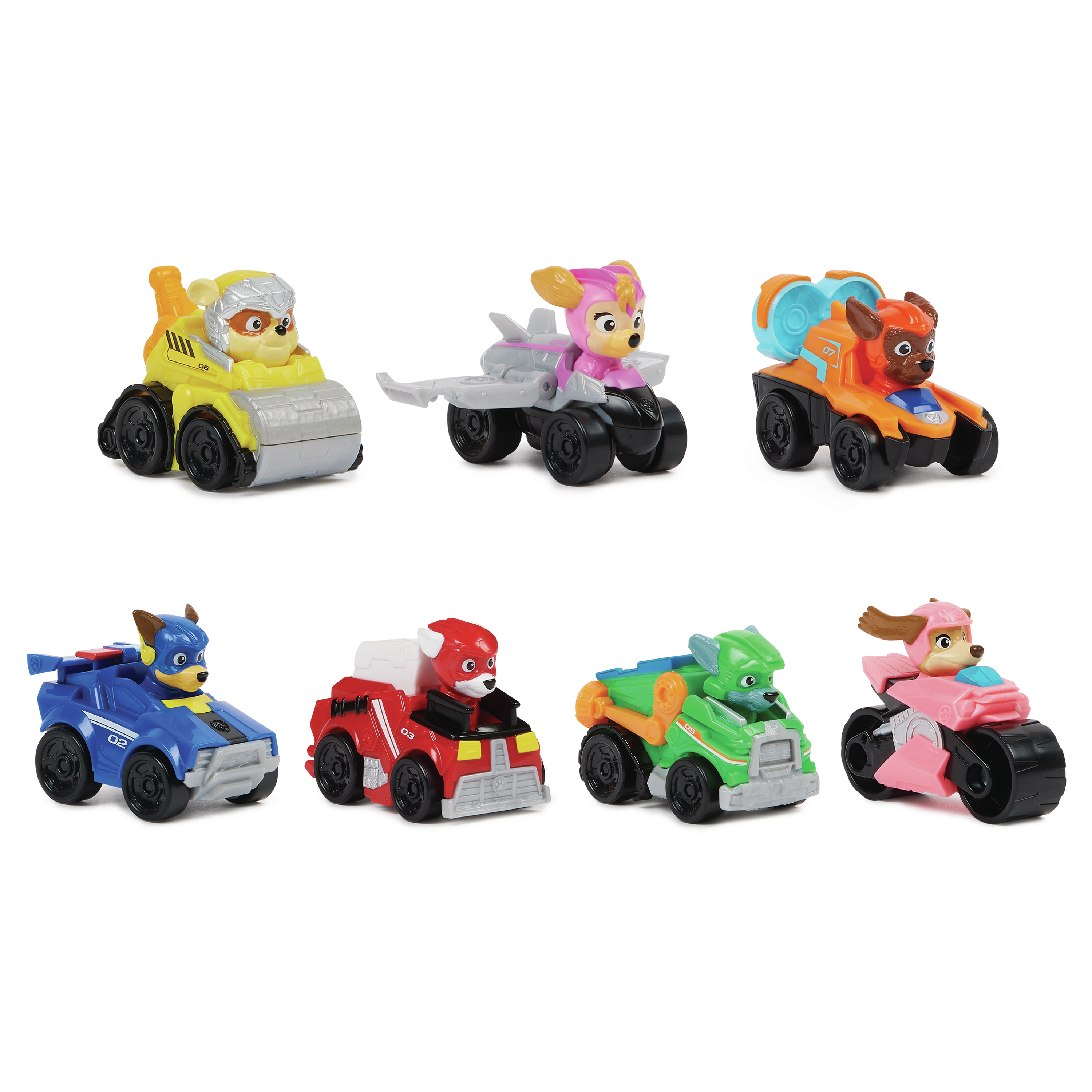 Huit voitures jouets Paw Patrol sur une surface blanche. Elles sont colorées, avec divers personnages.